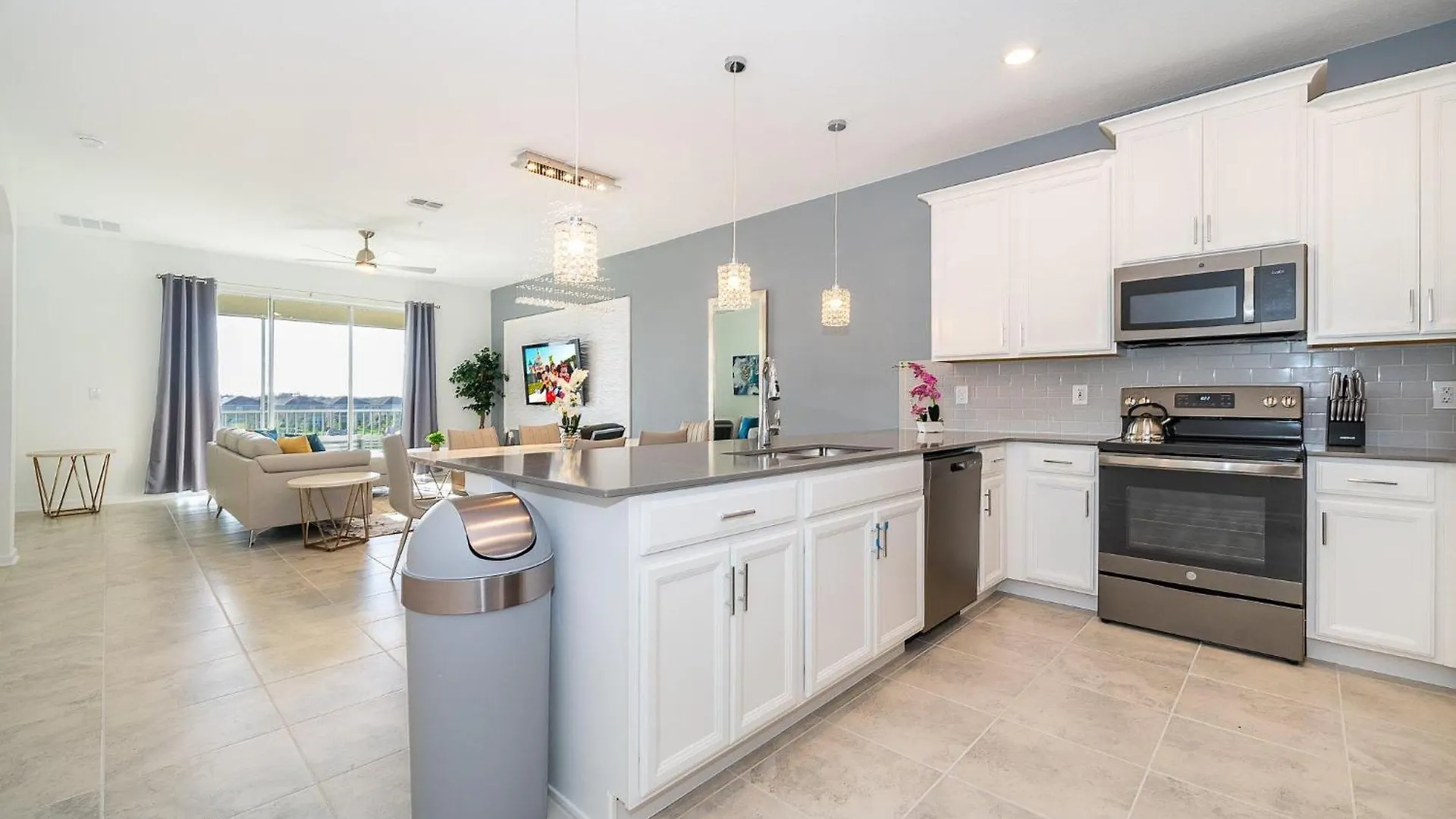 Apartment 979ja 3 Beds/2 Baths