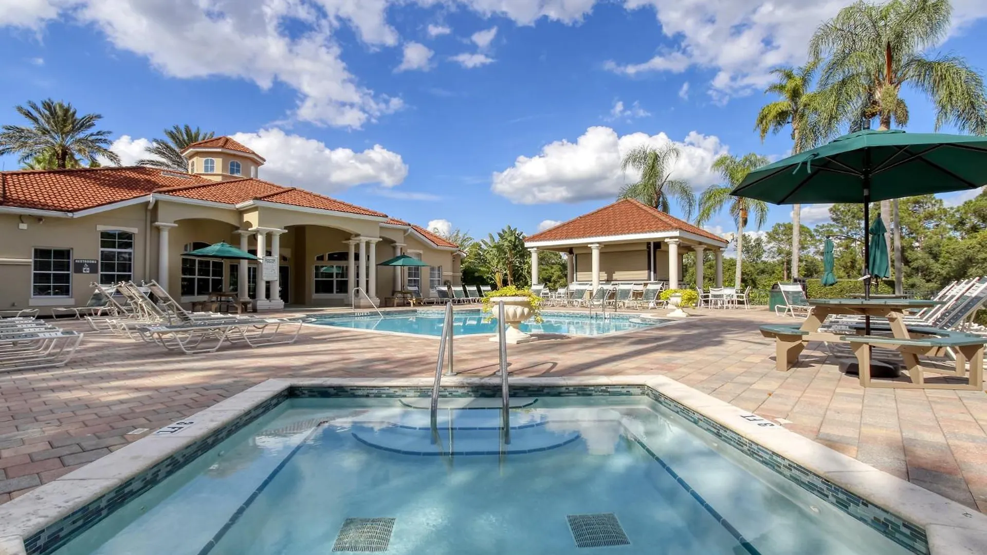 Waterfront Showcasing A Theater, Games Room, And A Private Pool Kissimmee