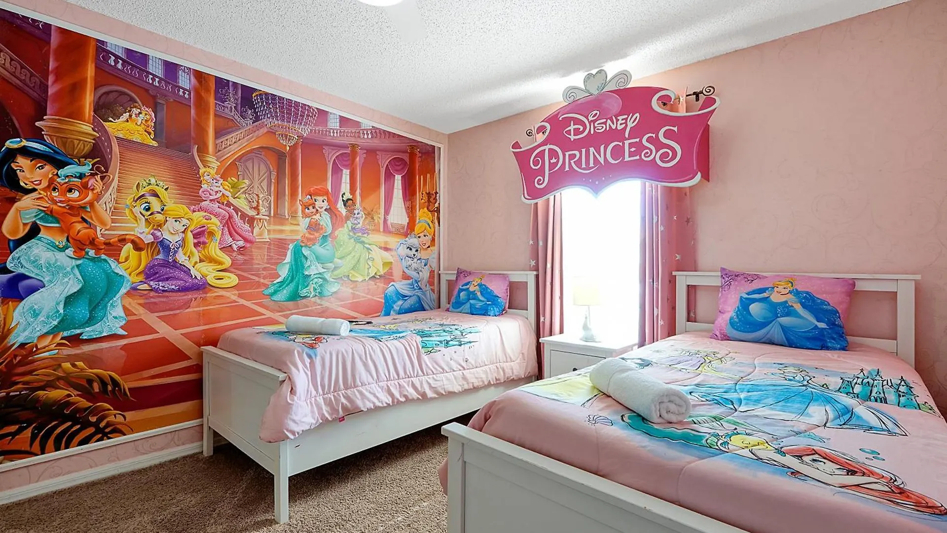 Waterfront Showcasing A Theater, Games Room, And A Private Pool * Kissimmee