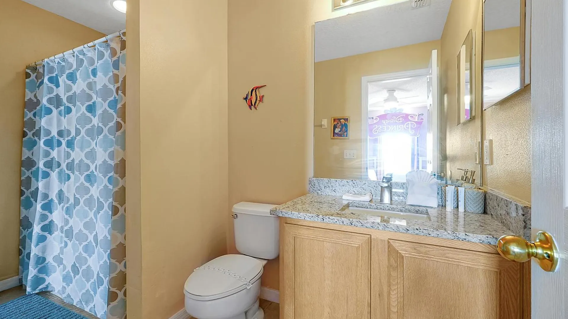 Waterfront Showcasing A Theater, Games Room, And A Private Pool Holiday home *