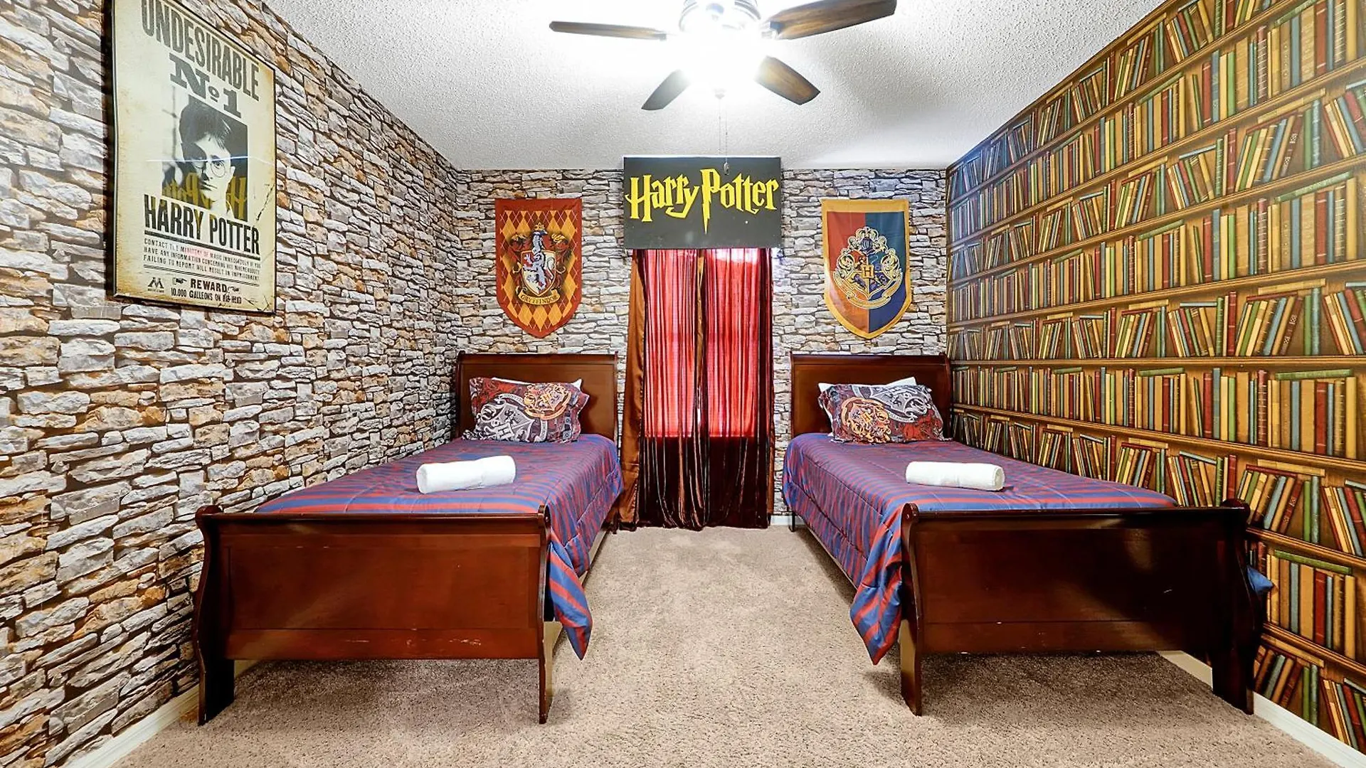 Holiday home Waterfront Showcasing A Theater, Games Room, And A Private Pool *