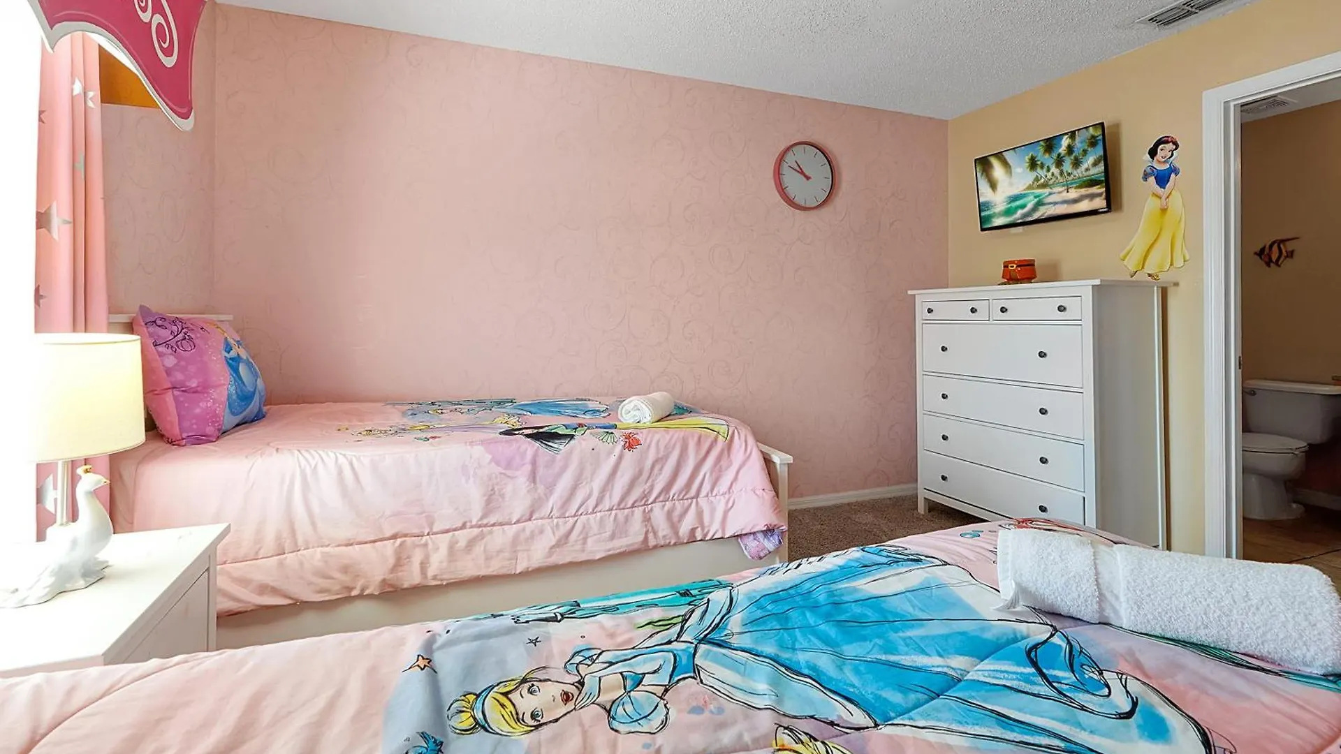 Waterfront Showcasing A Theater, Games Room, And A Private Pool Holiday home Kissimmee