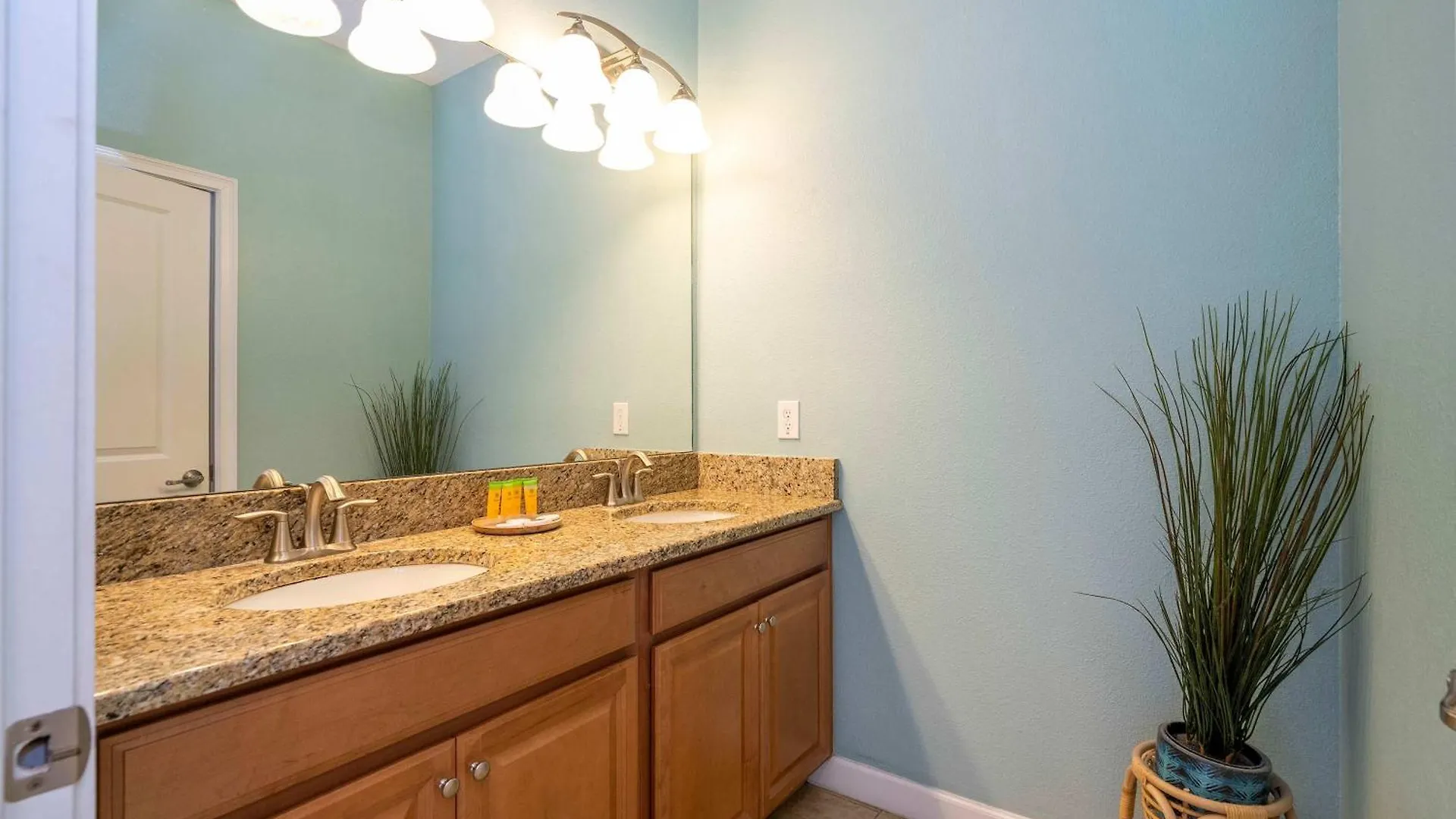 Stunning 5bd Close To At Storey 3199 * Kissimmee