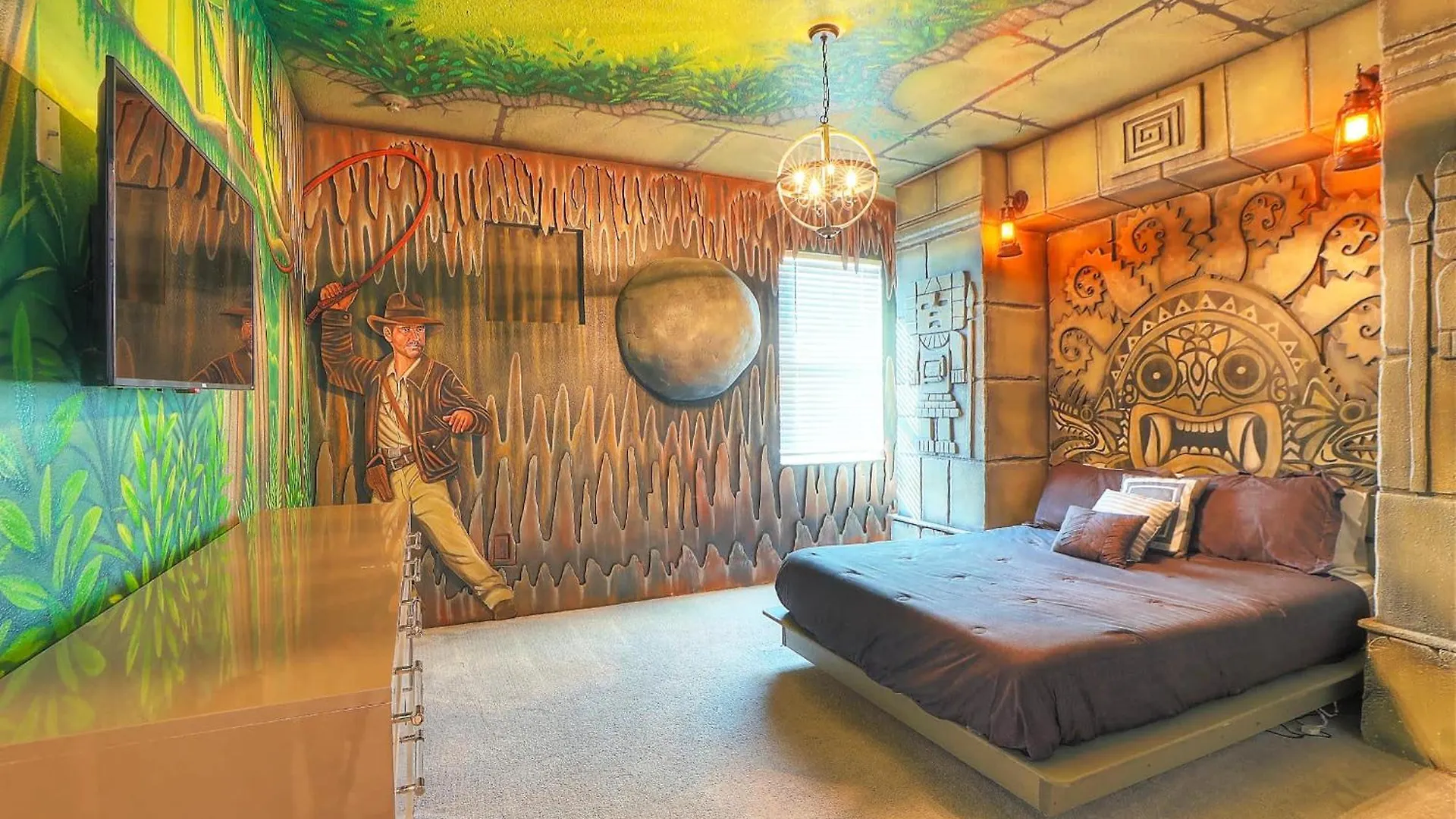 Breathtaking Lakeside 15b Movie Theme Pool-spa Holiday home