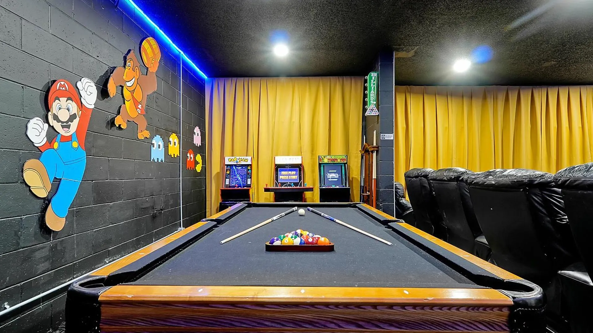 Waterfront Showcasing A Theater, Games Room, And A Private Pool * Kissimmee