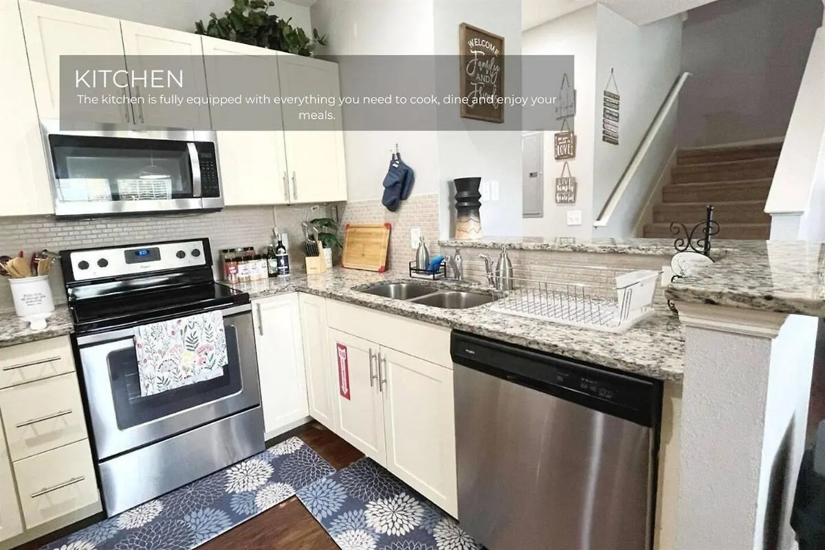 Spacious 4-bedroom Family Retreat Near Disneyland! Holiday home Kissimmee