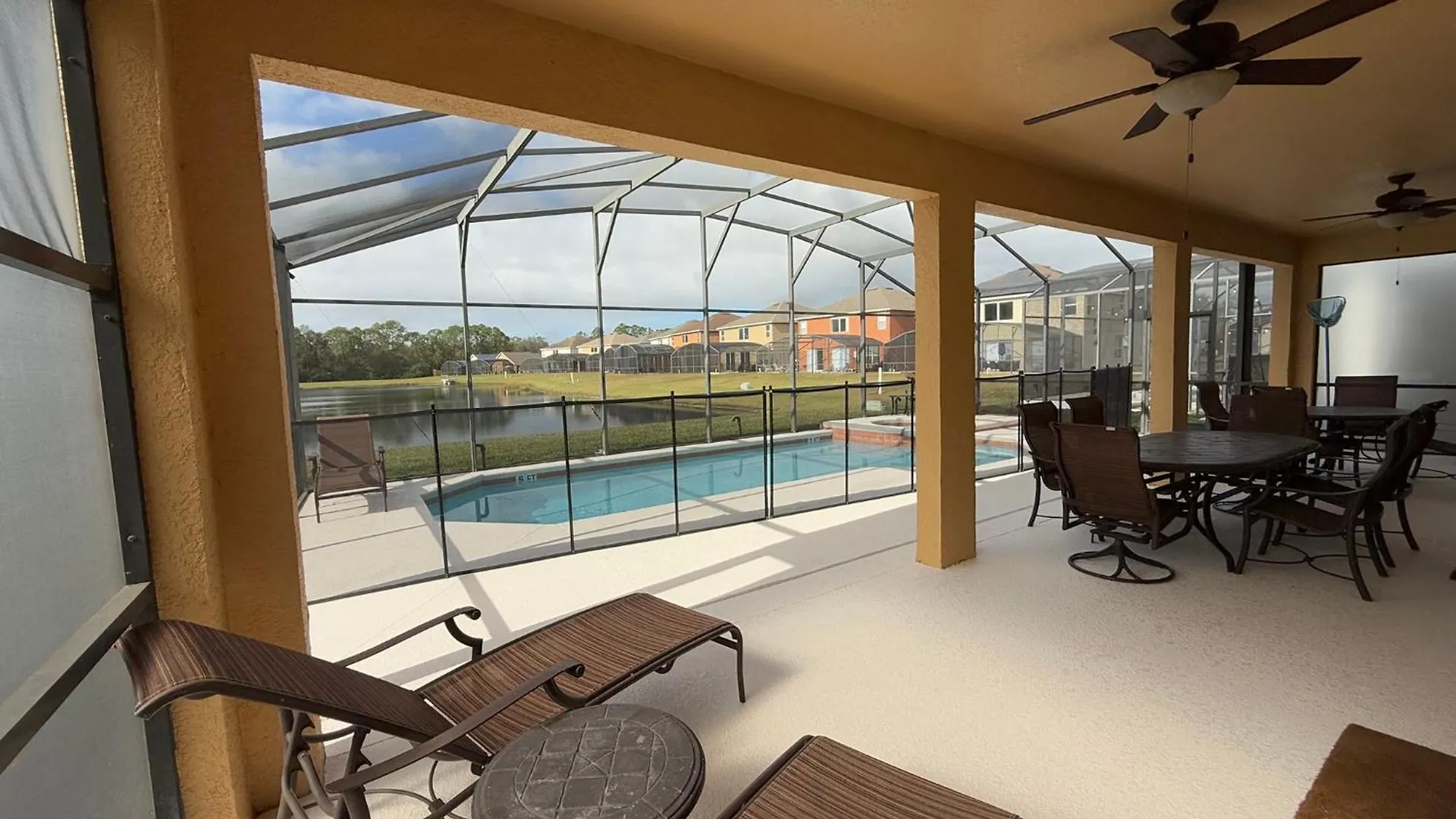 Seasons 6 Bedrooms, 4 Masters And Water View Holiday home Kissimmee