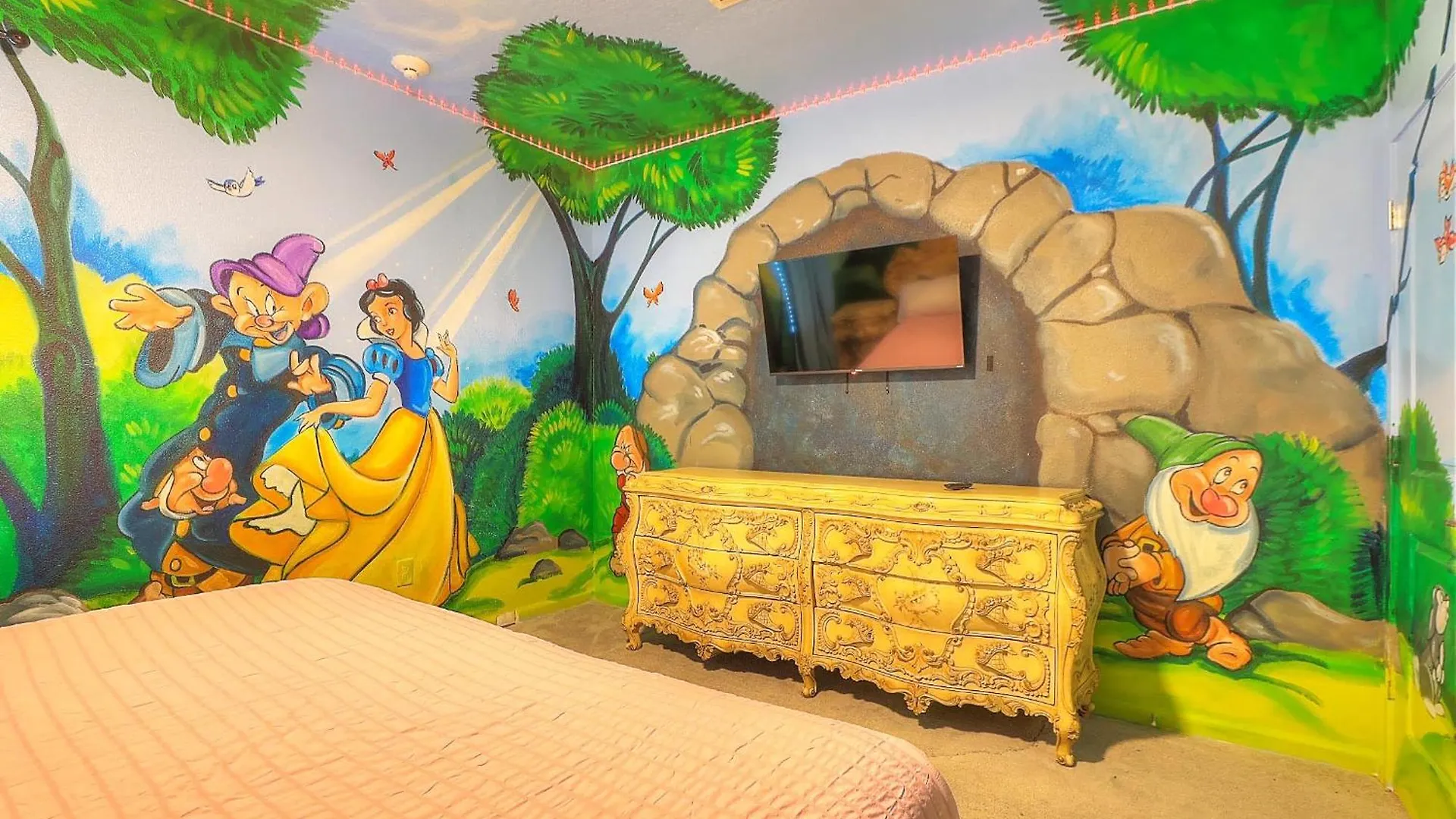 Holiday home Breathtaking Lakeside 15b Movie Theme Pool-spa *