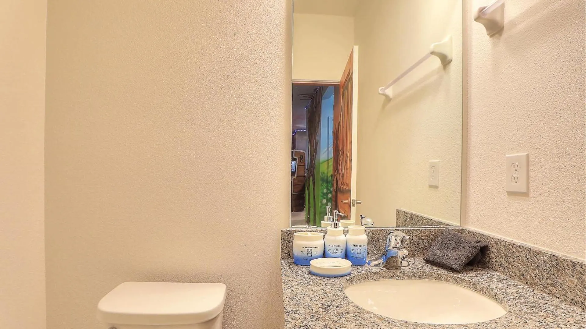 Breathtaking Lakeside 15b Movie Theme Pool-spa Holiday home Kissimmee