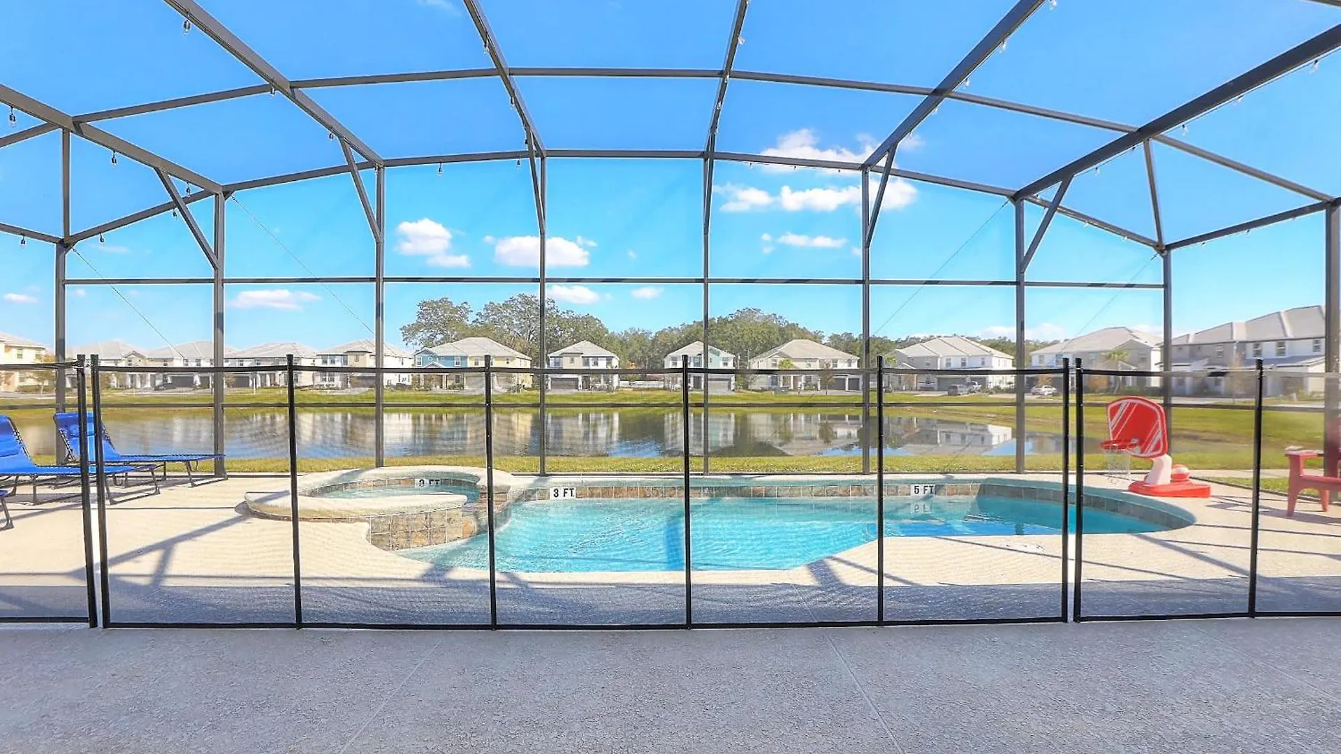 Breathtaking Lakeside 15b Movie Theme Pool-spa Holiday home