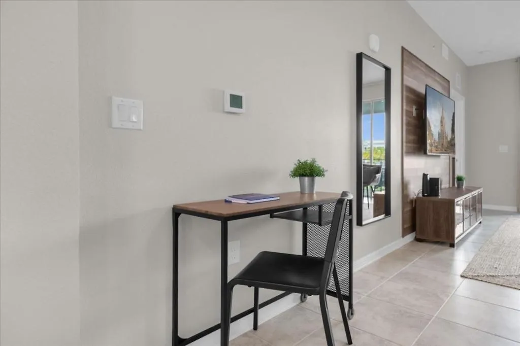 2 Bedrooms - 2 Bathrooms - Storey 3150-205 *