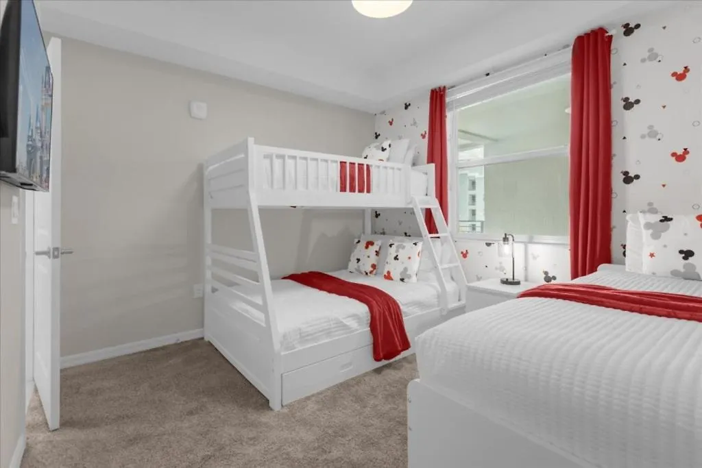 2 Bedrooms - 2 Bathrooms - Storey 3150-205 *
