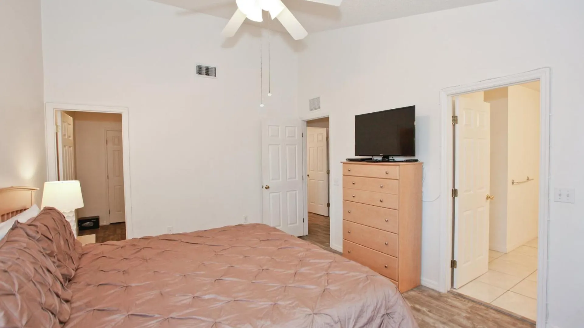 West Haven - 5br 3ba Villa