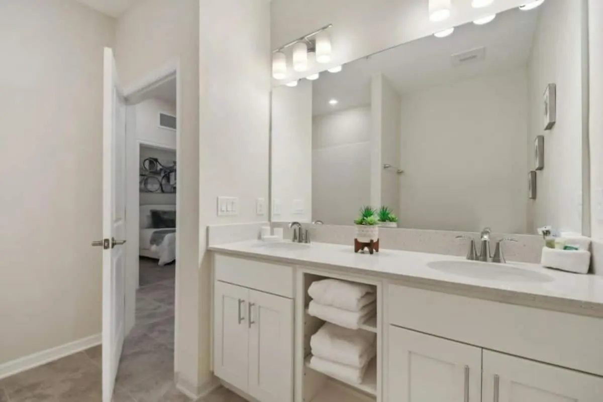 Apartment 3120 Brand New Stunning *