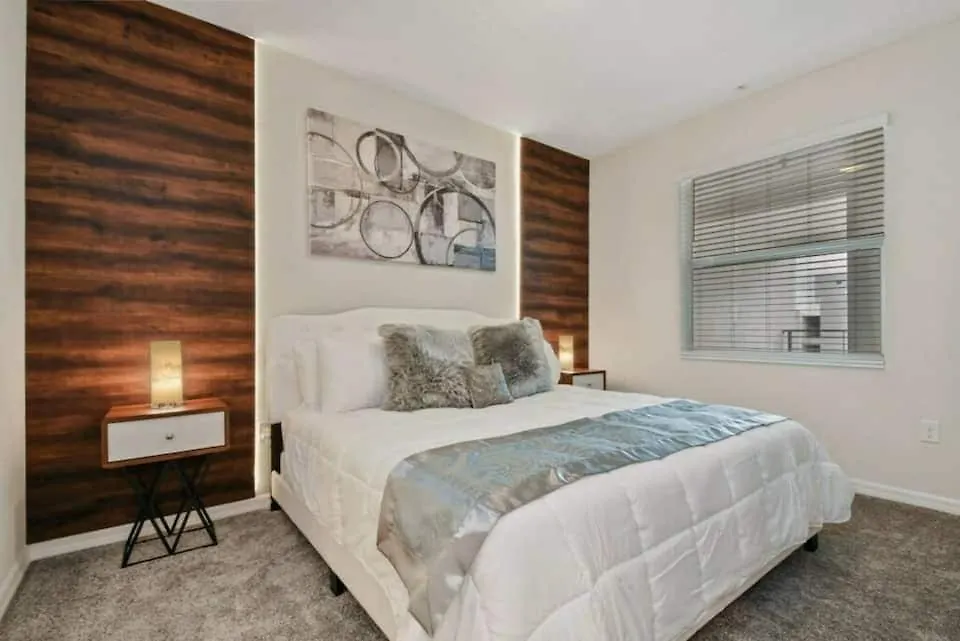 3120 Brand New Stunning *