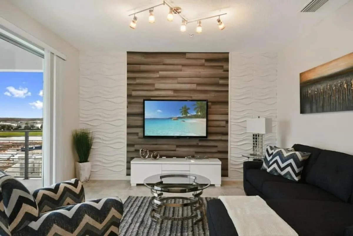 3120 Brand New Stunning *