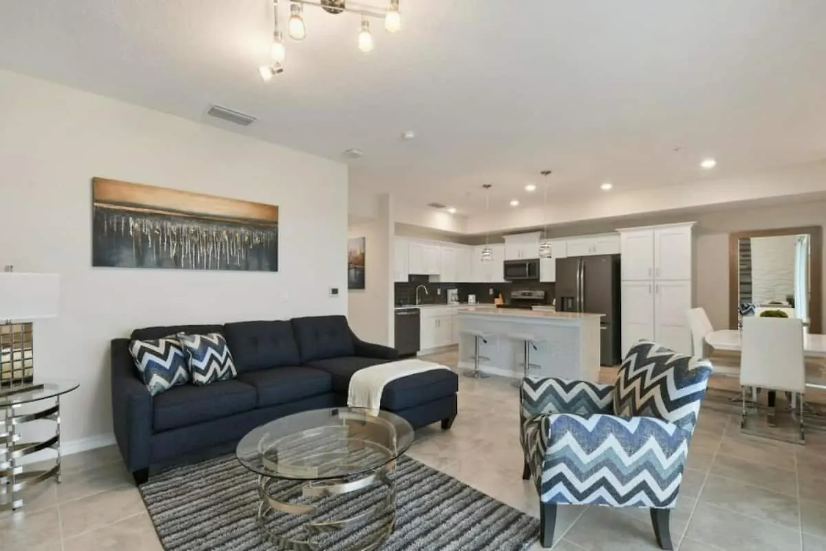 3120 Brand New Stunning Apartment