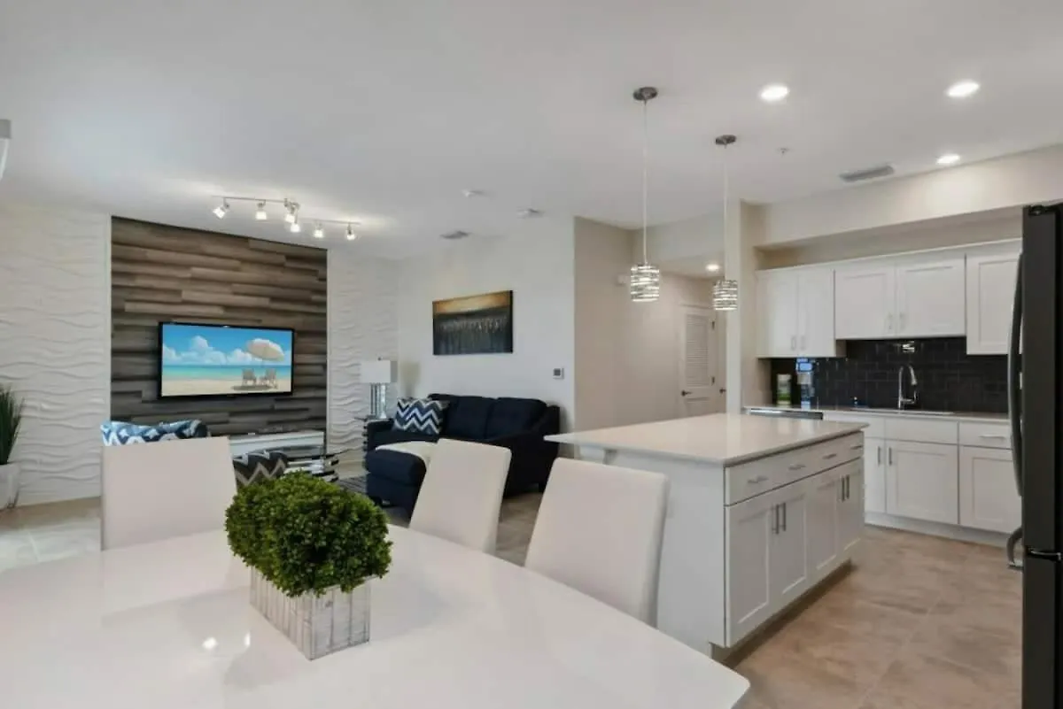 Apartment 3120 Brand New Stunning