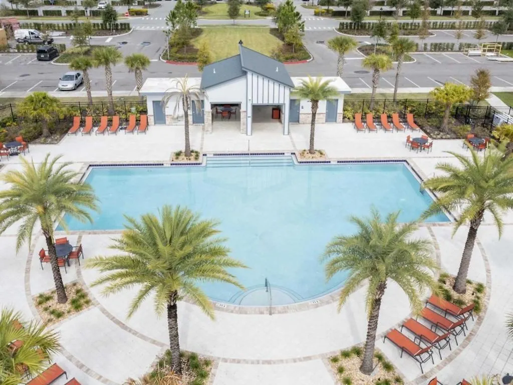 2 Bedrooms- 2 Bathrooms- Storey 4751-207 Ct Apartment
