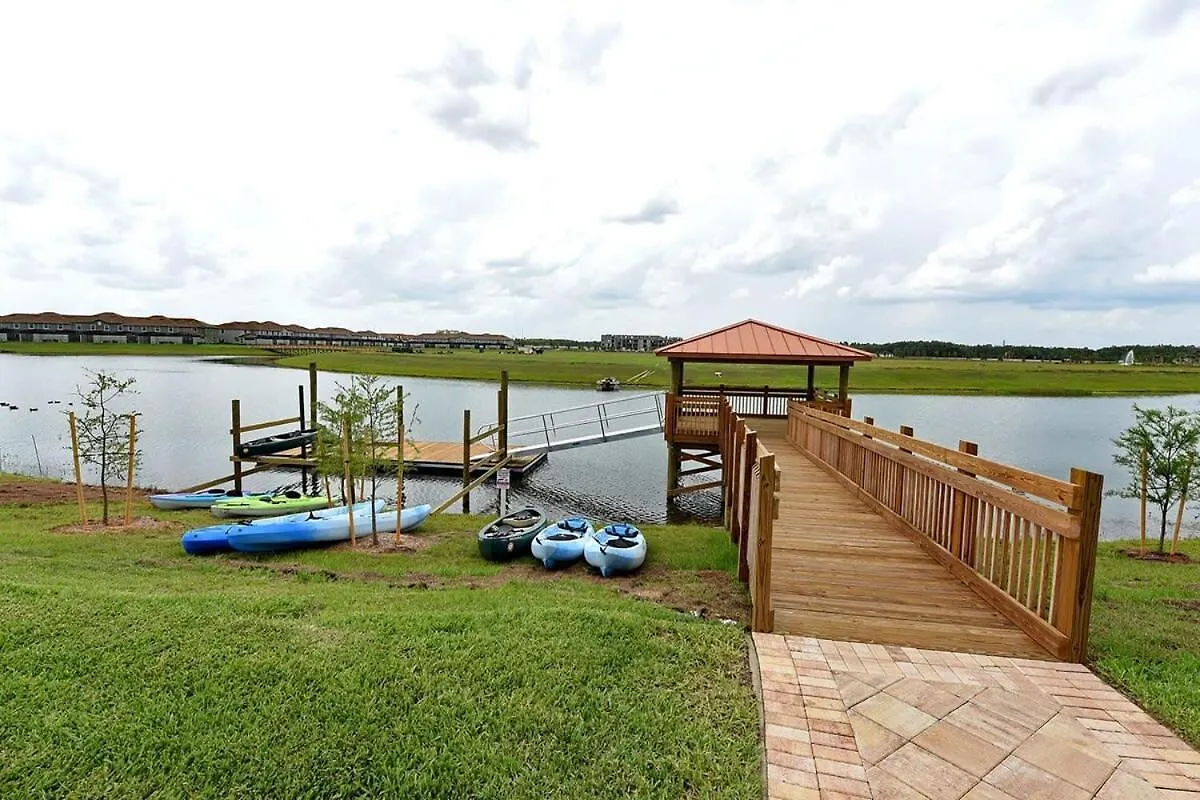 4224 Modern Townhome With Private Pool Near Holiday home