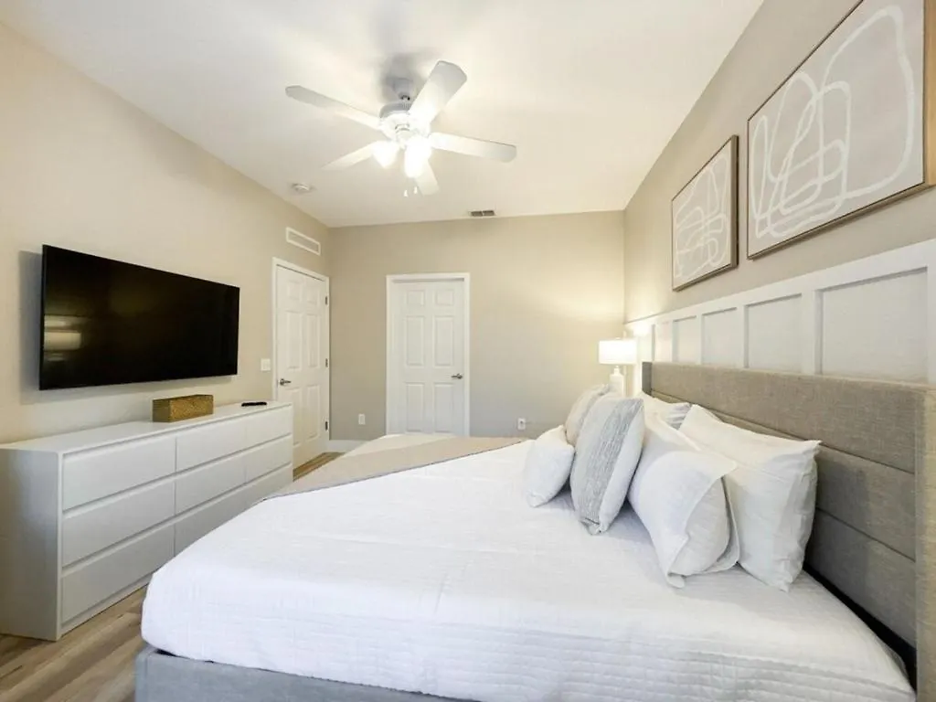 Villa 2956 Bright 3 Bed-2 Bath Townhouse Close To