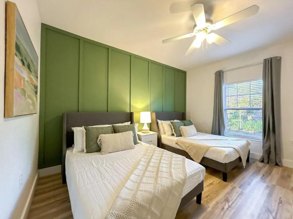2956 Bright 3 Bed-2 Bath Townhouse Close To Villa