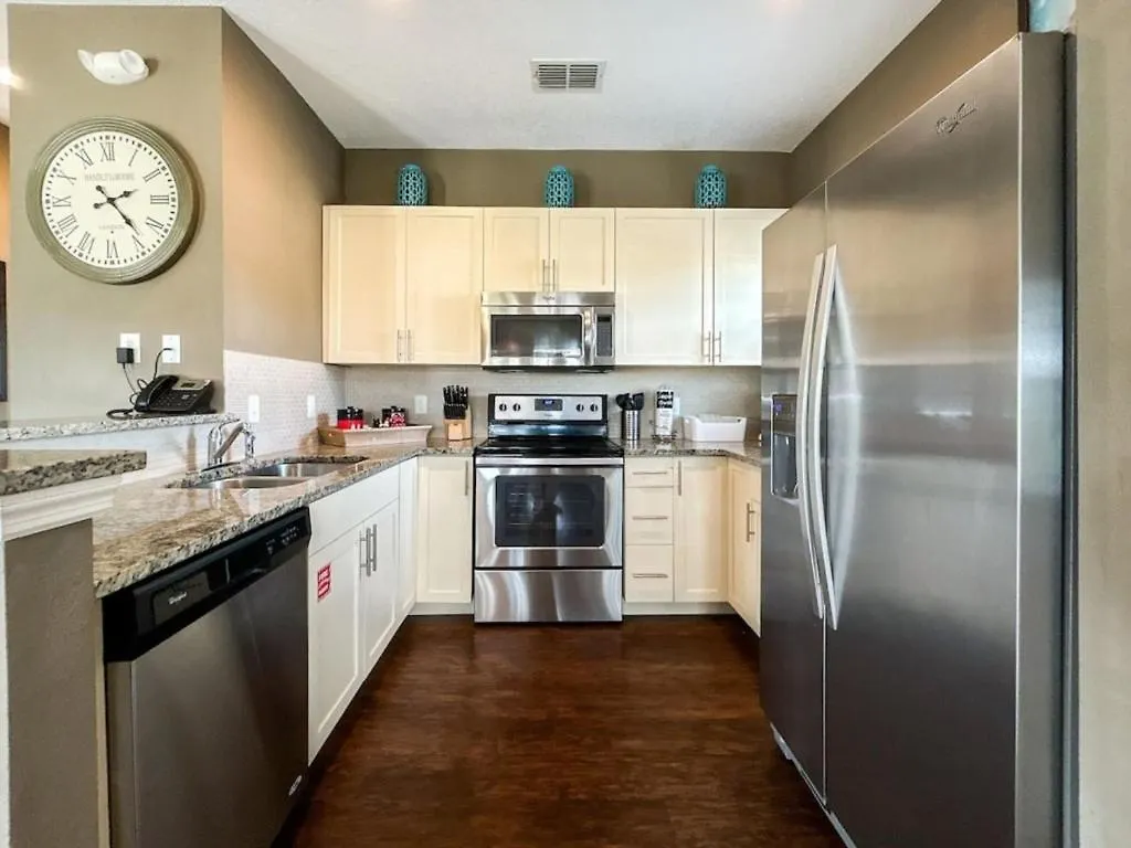 3228 Cozy Townhouse Fl *