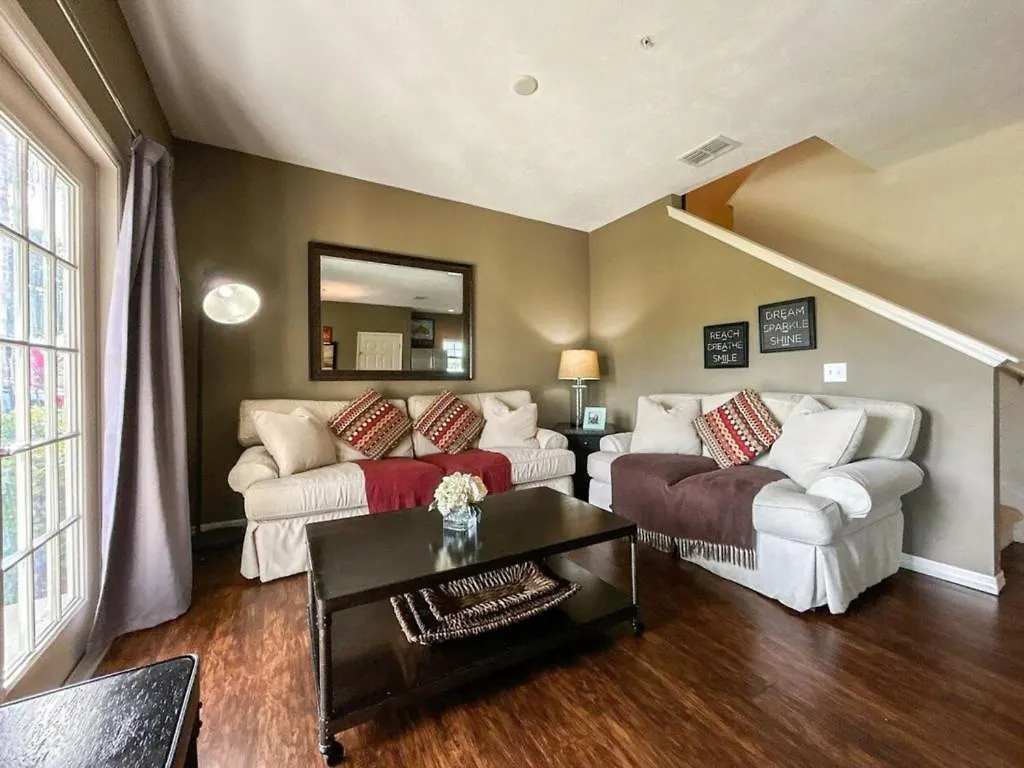 3228 Cozy Townhouse Fl *