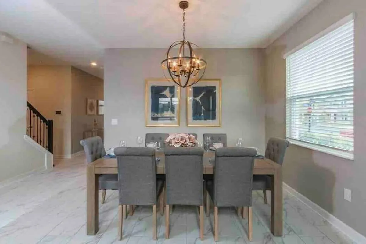- Quality Comfort Ideal Location - Fantasy *