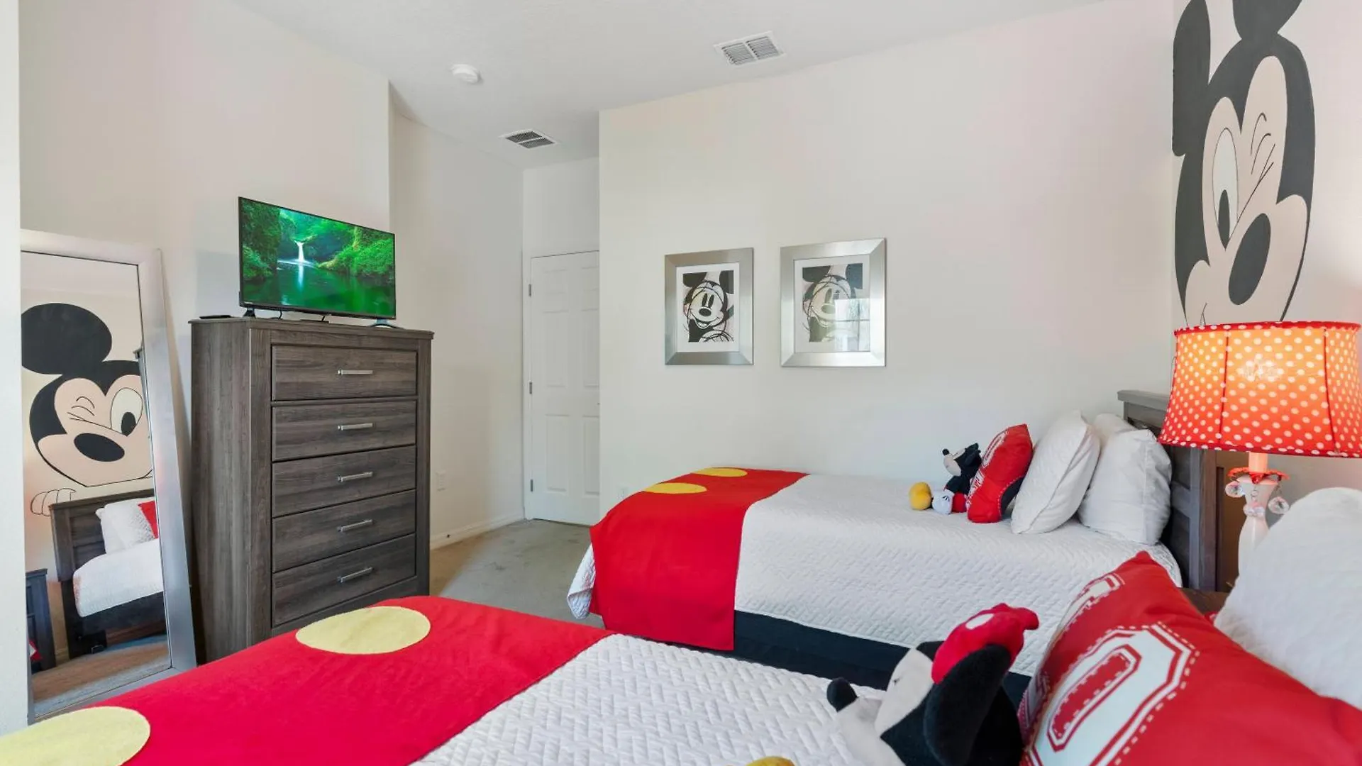 Amazing 3 Bedrooms At Lucaya- 7 Miles From 度假居 *
