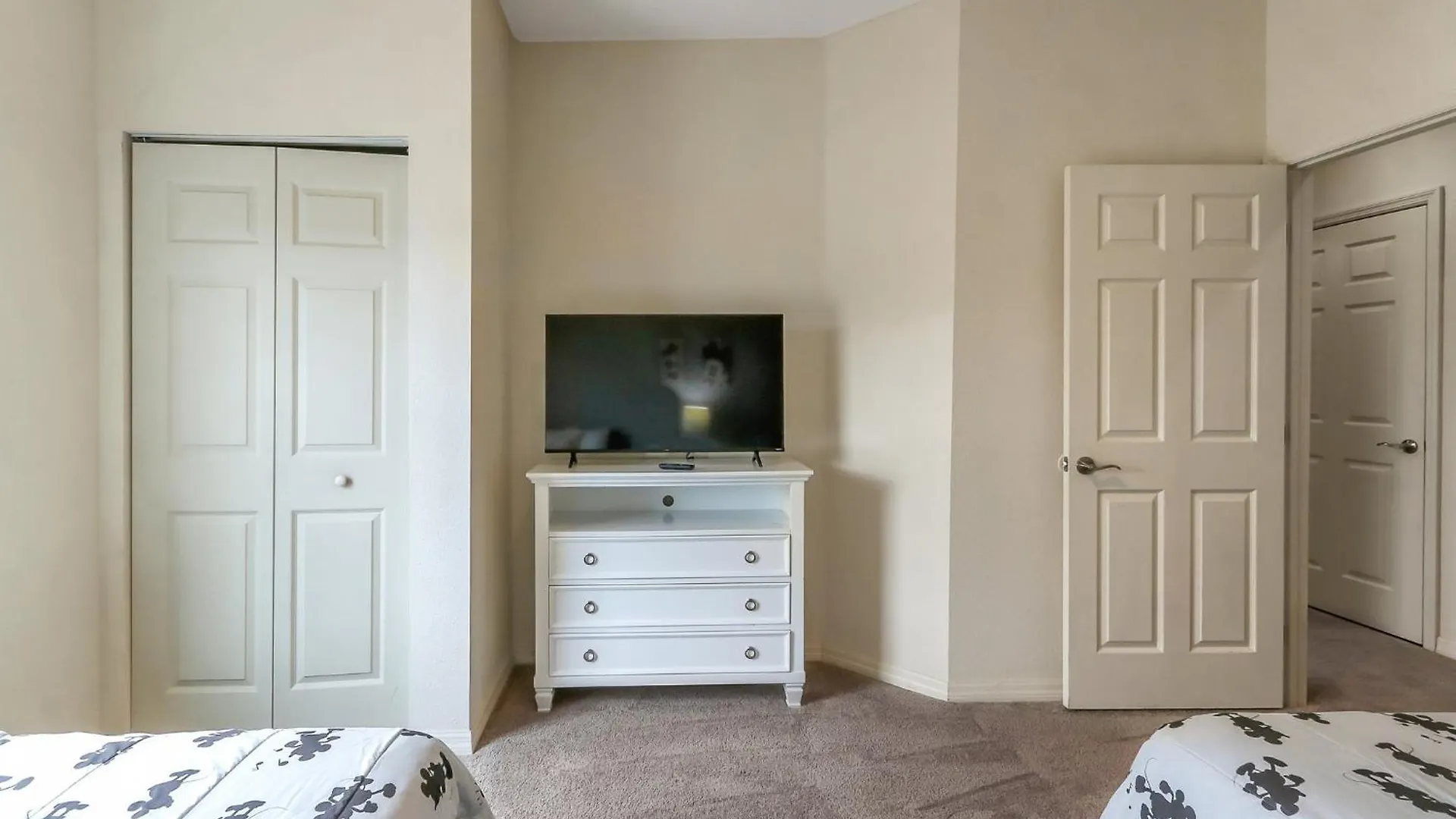 Amazing Townhouse In Gated Community 10' To Disney! Holiday home *