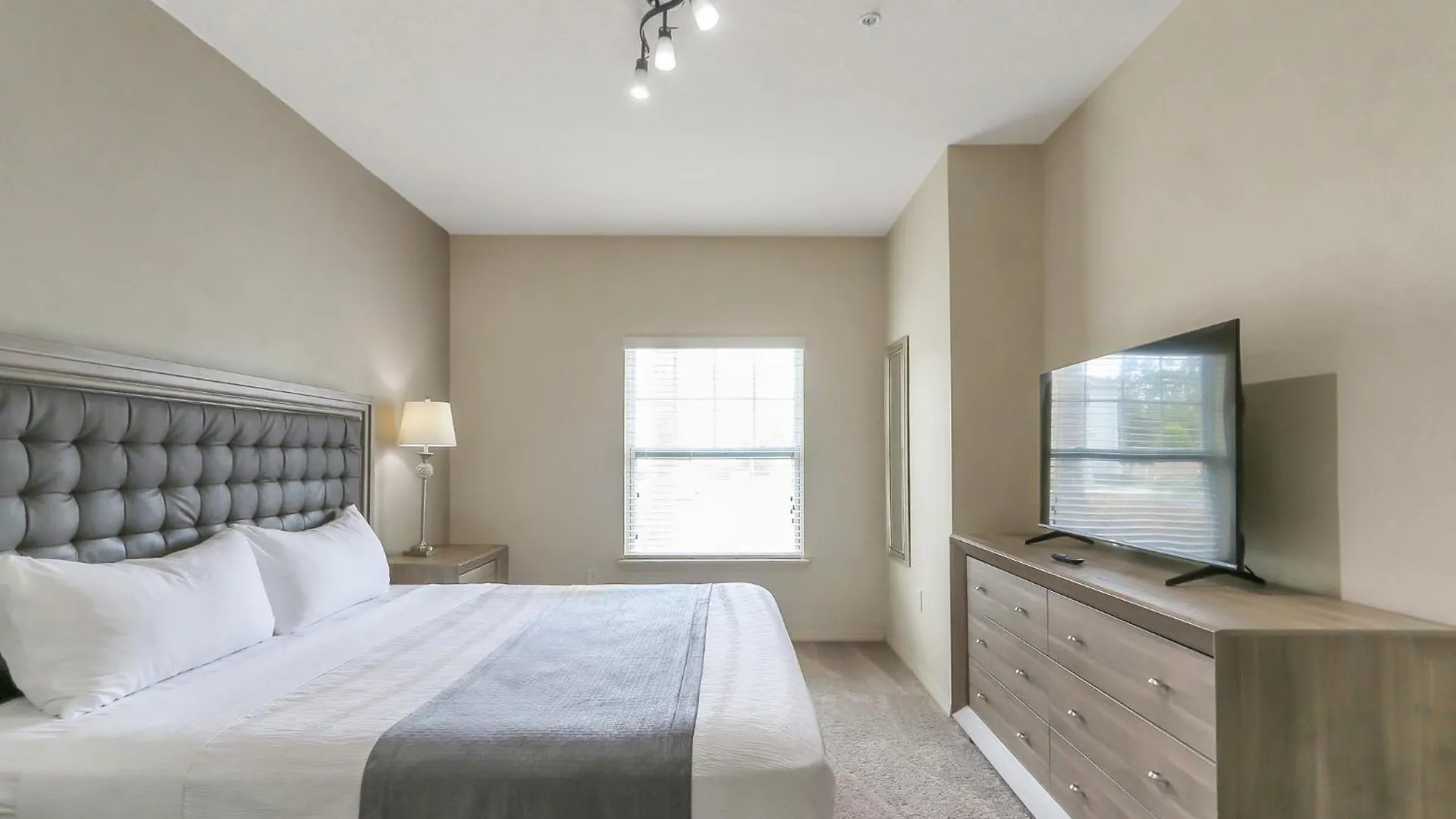 Amazing Townhouse In Gated Community 10' To Disney! Kissimmee