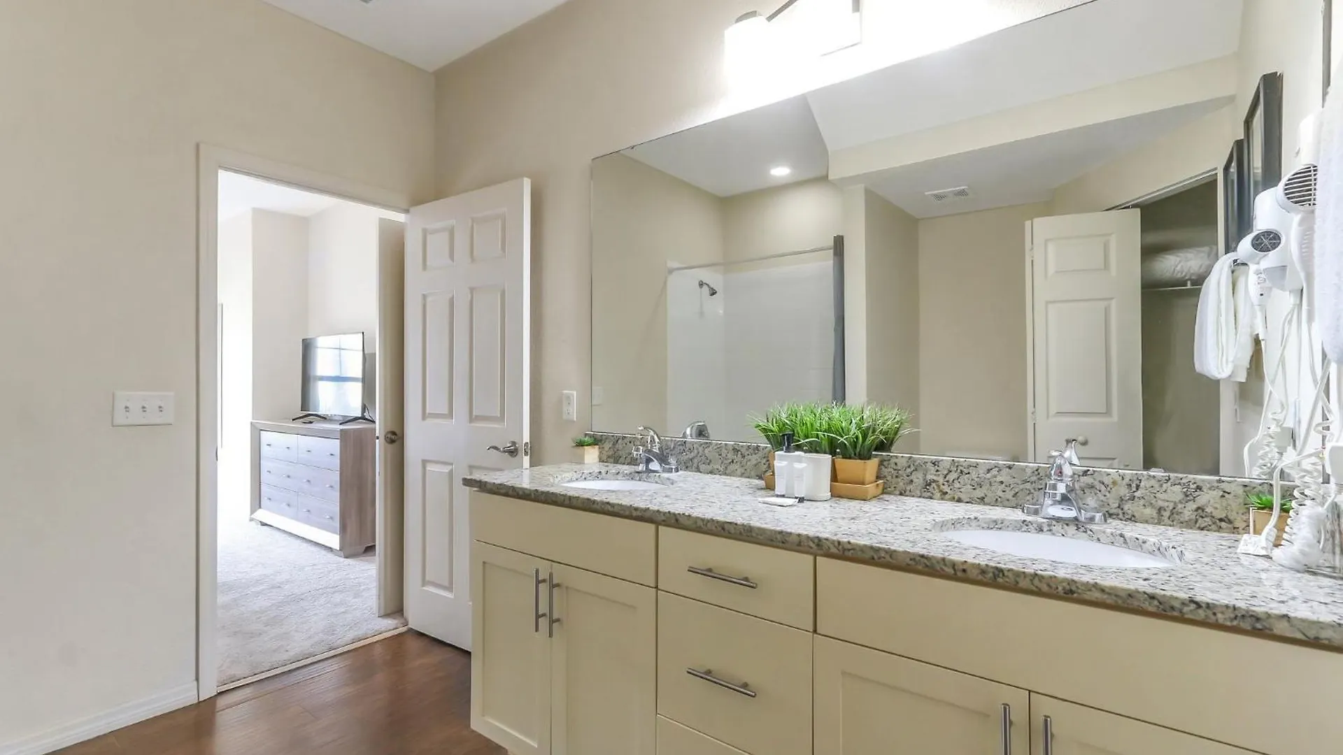 Amazing Townhouse In Gated Community 10' To Disney! Holiday home
