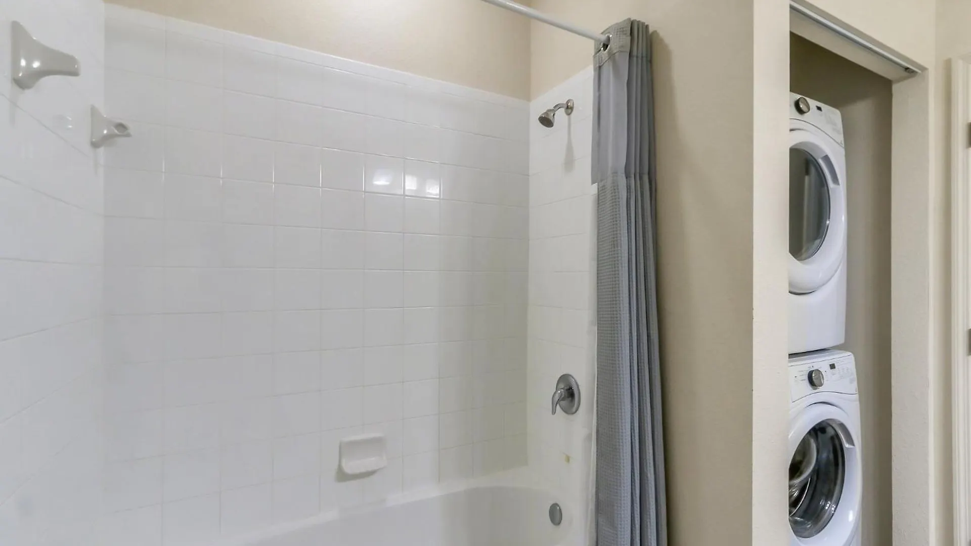 Holiday home Amazing Townhouse In Gated Community 10' To Disney!