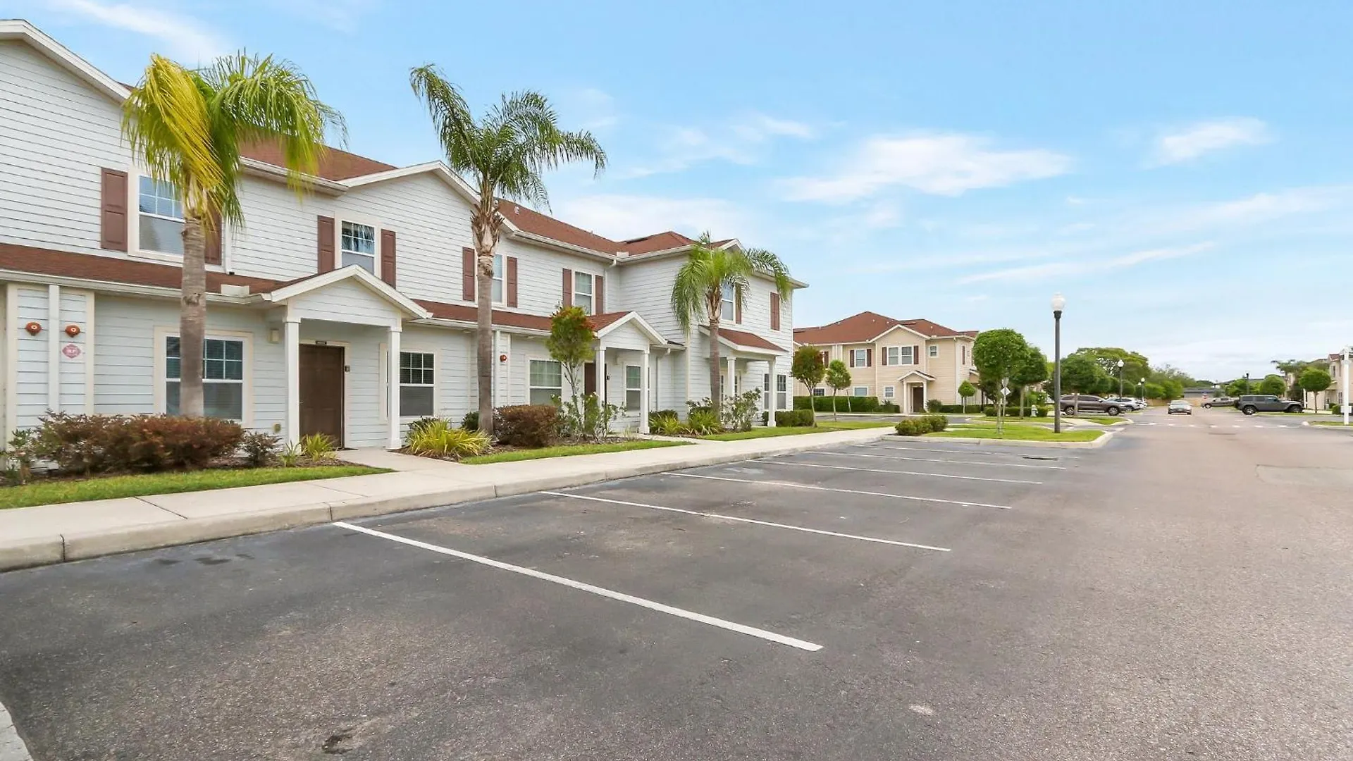 Amazing Townhouse In Gated Community 10' To Disney! Holiday home Kissimmee