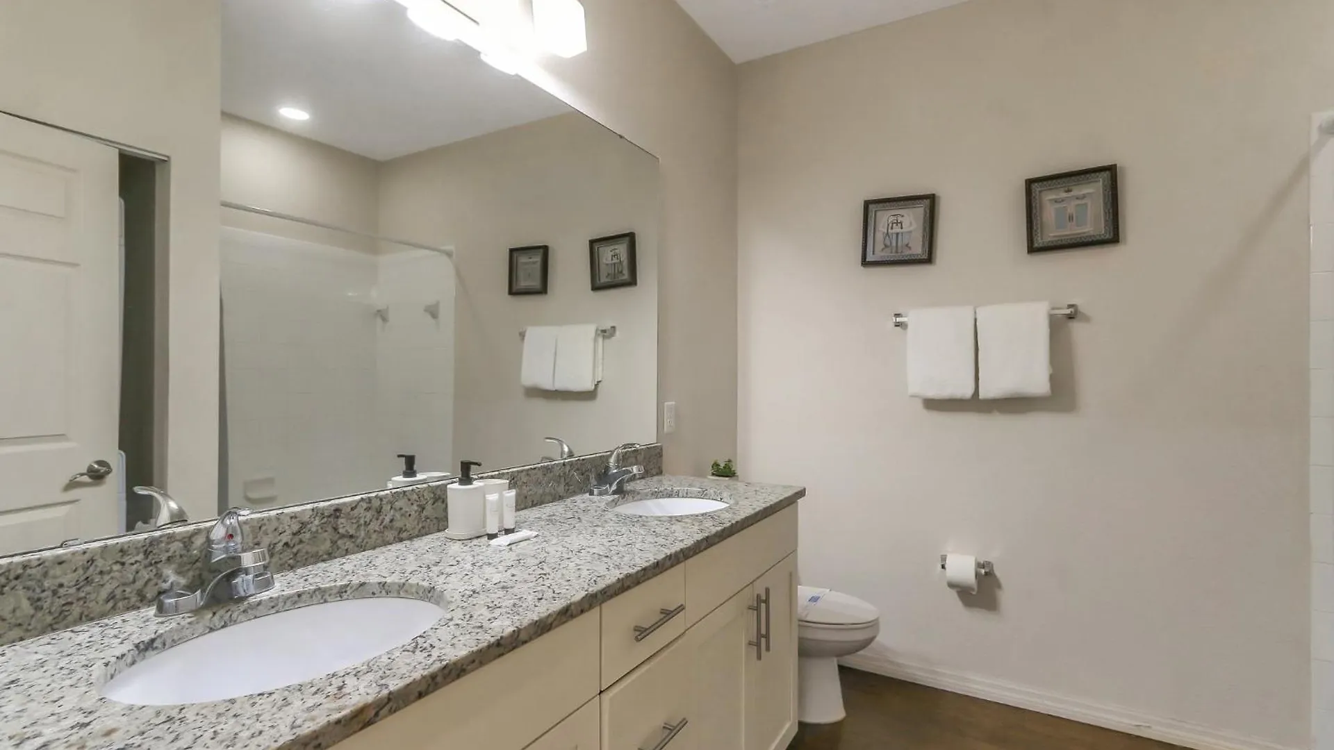 Amazing Townhouse In Gated Community 10' To Disney! * Kissimmee