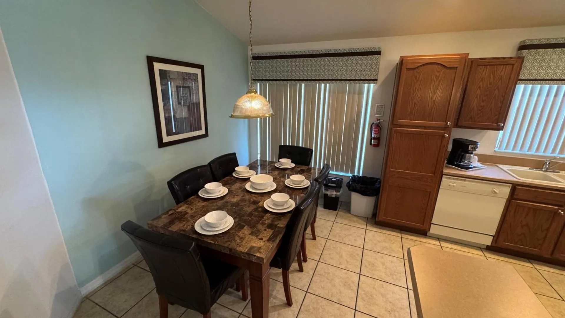 Daisy's Den - Five Bedroom Holiday home