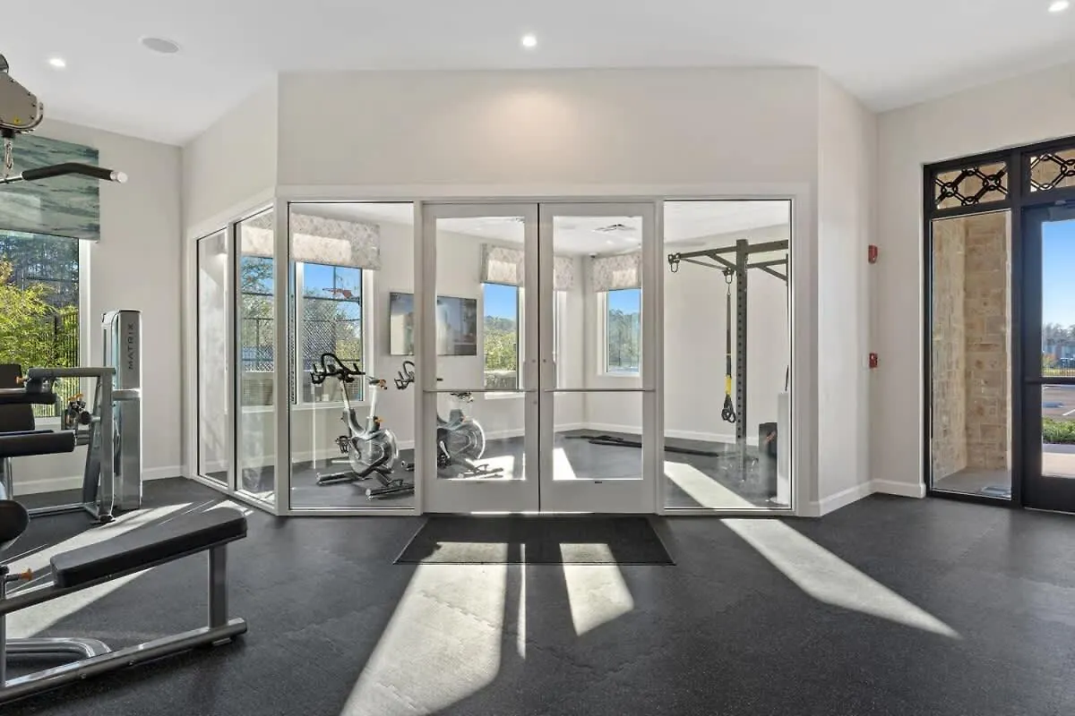 2 Bedroom Modern Near Sl4741 *