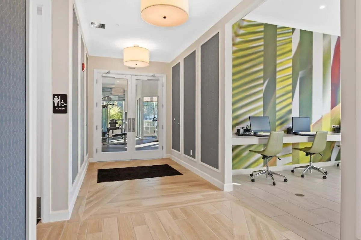 2 Bedroom Modern Near Sl4741 *