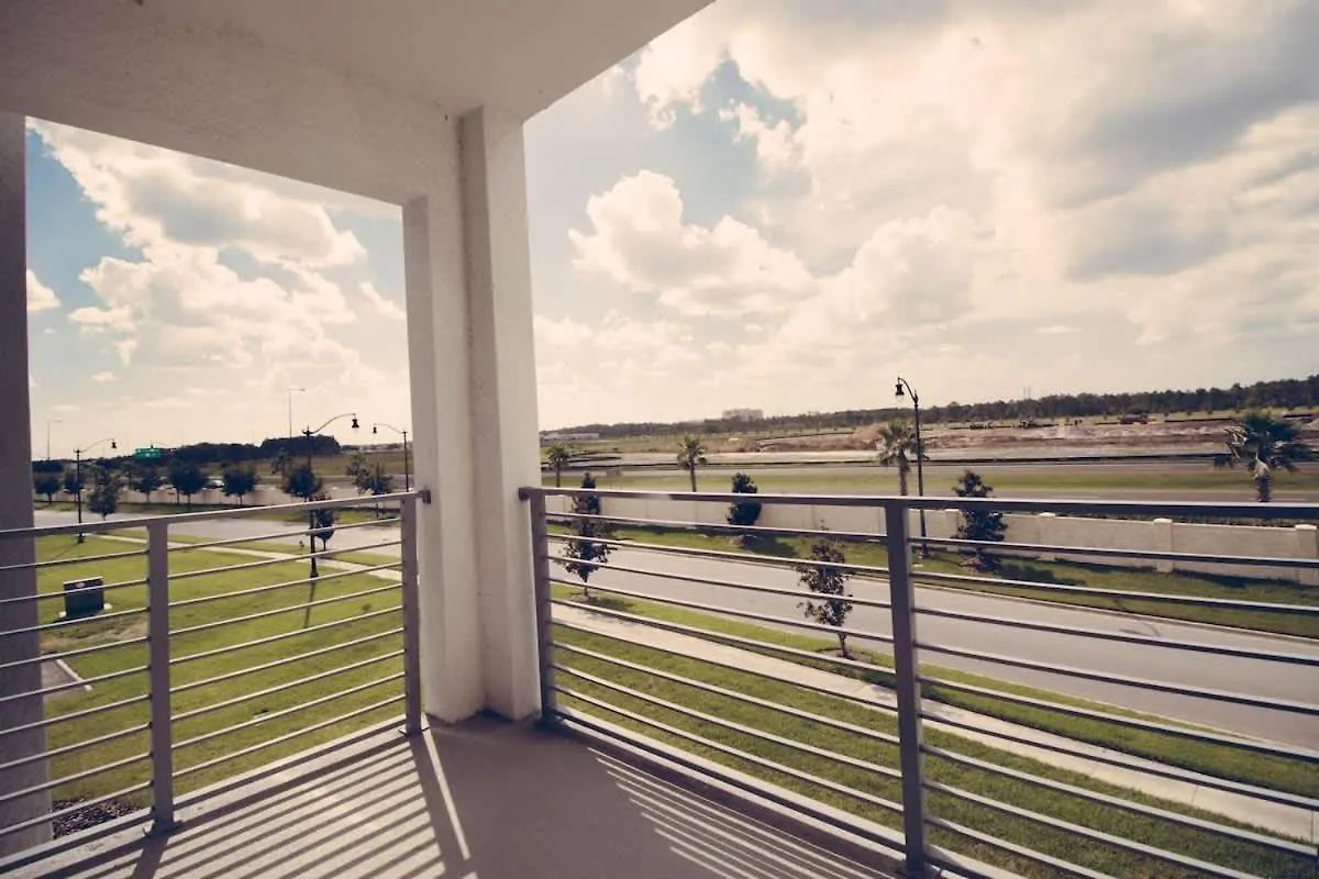 Apartment 2 Bedroom Modern Near Sl4741 *