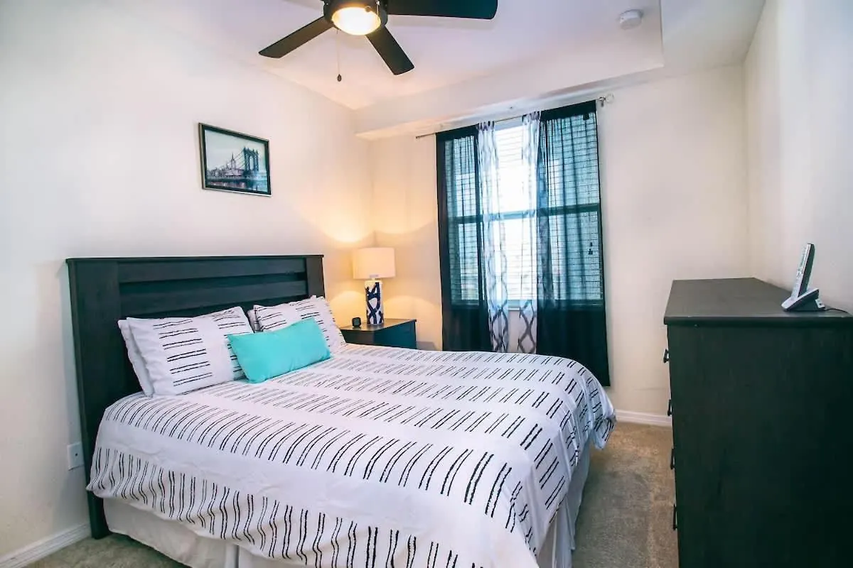 2 Bedroom Modern Near Sl4741 *