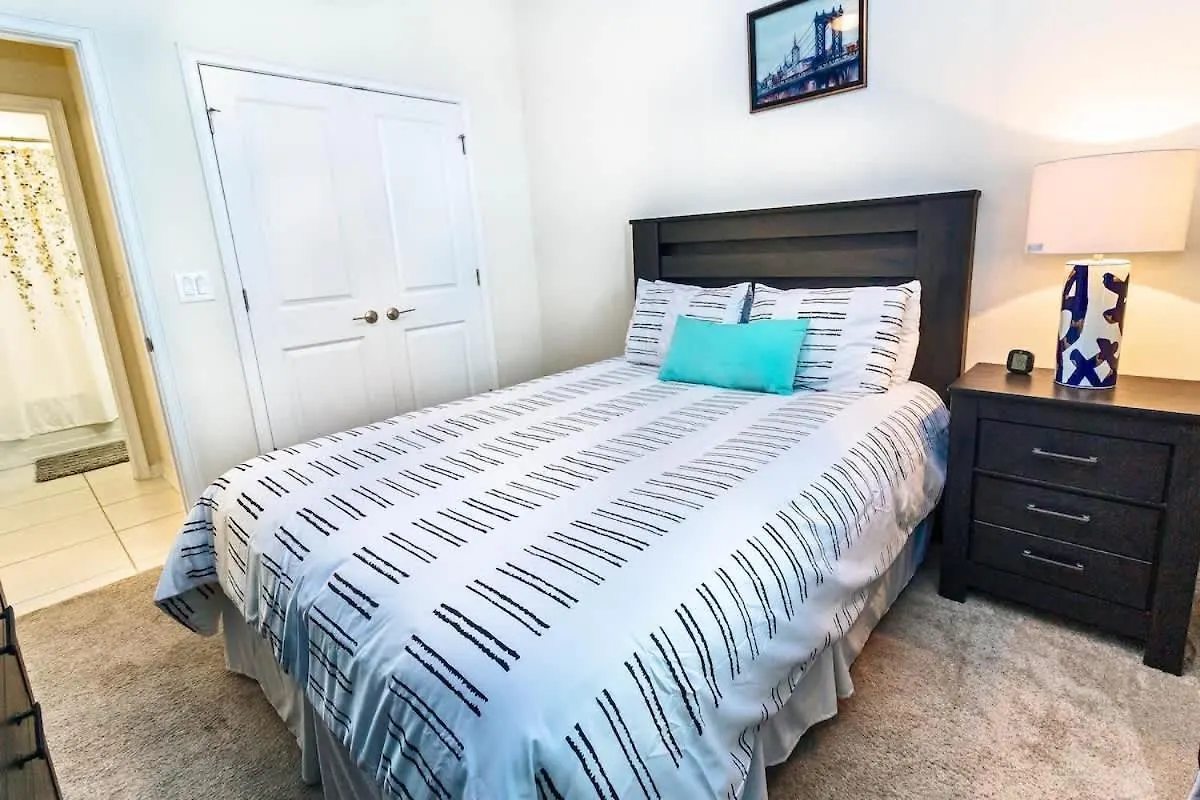 2 Bedroom Modern Near Sl4741 Apartment *