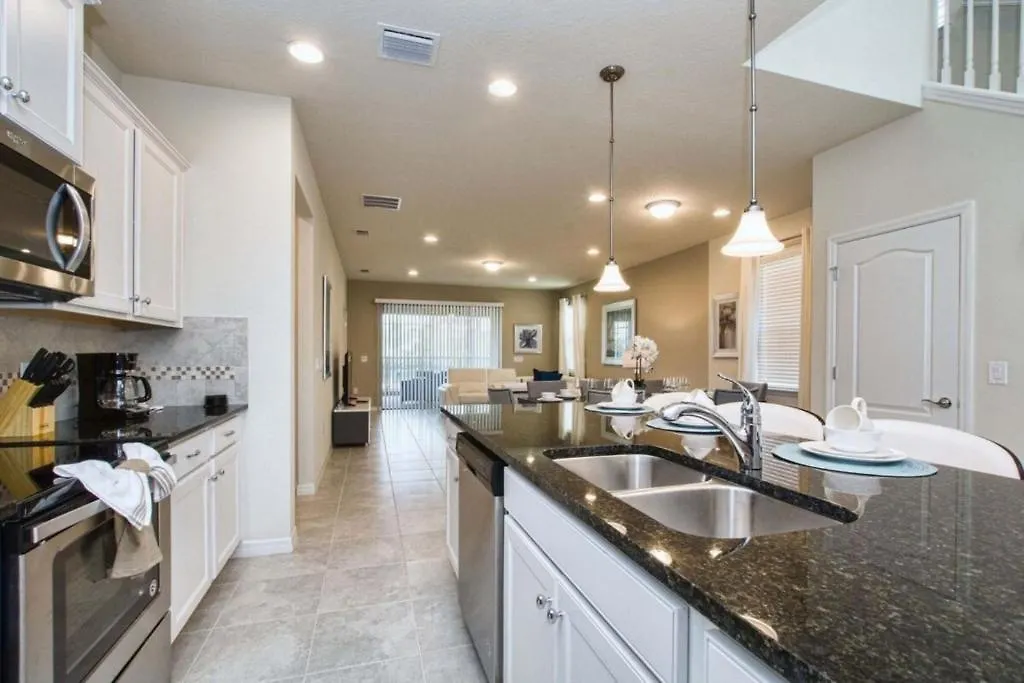 1800 Luxury Windsor Near Oversize Pool
