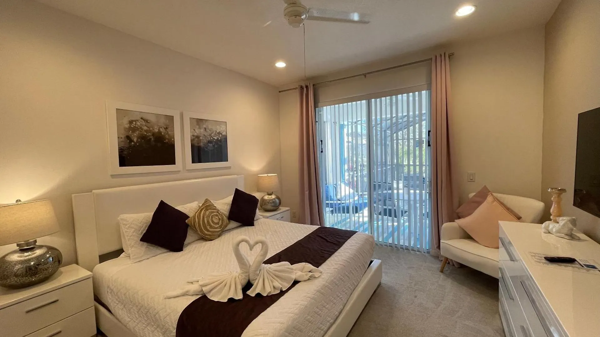 #372-welcome To Lightwater Villa, Your Modern Vacation Home! South-facing Pool & Overlooking 别墅 基西米