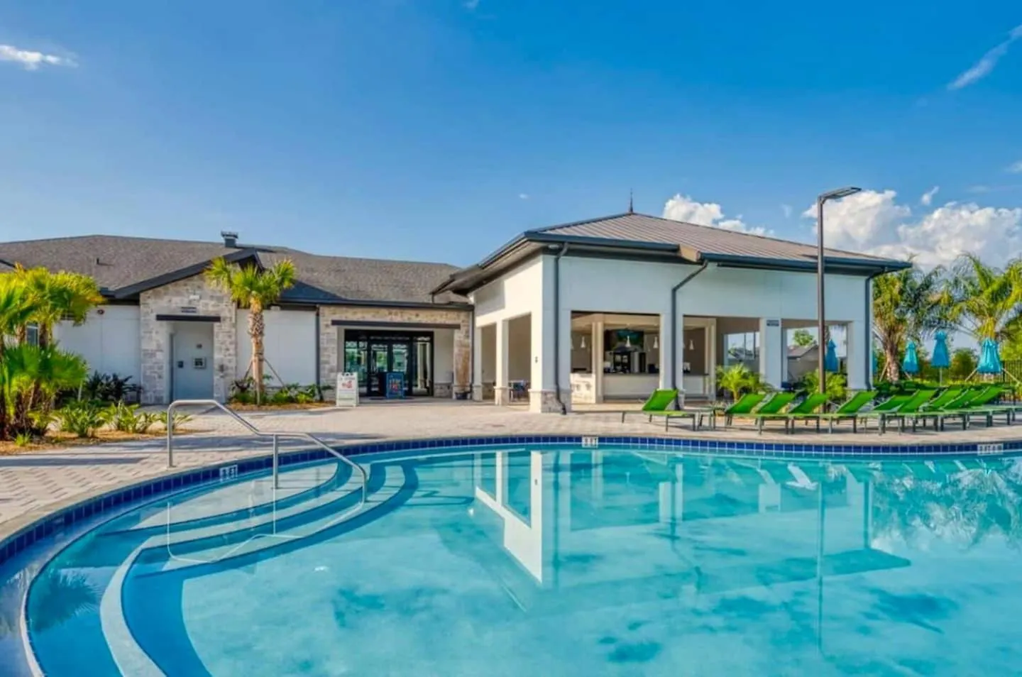 Your 4-bedroom Getaway, Only 9 Miles From *
