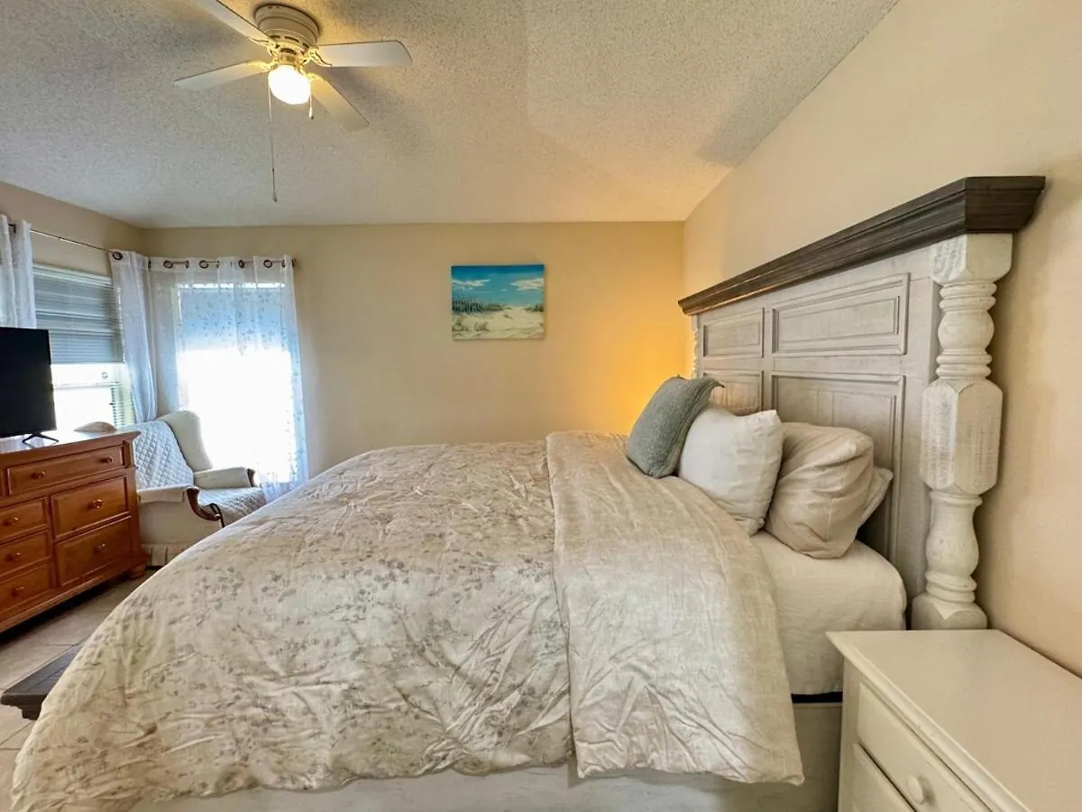 4701-lake Berkley Villa- Renovated 3 Bed Semesterbostad *