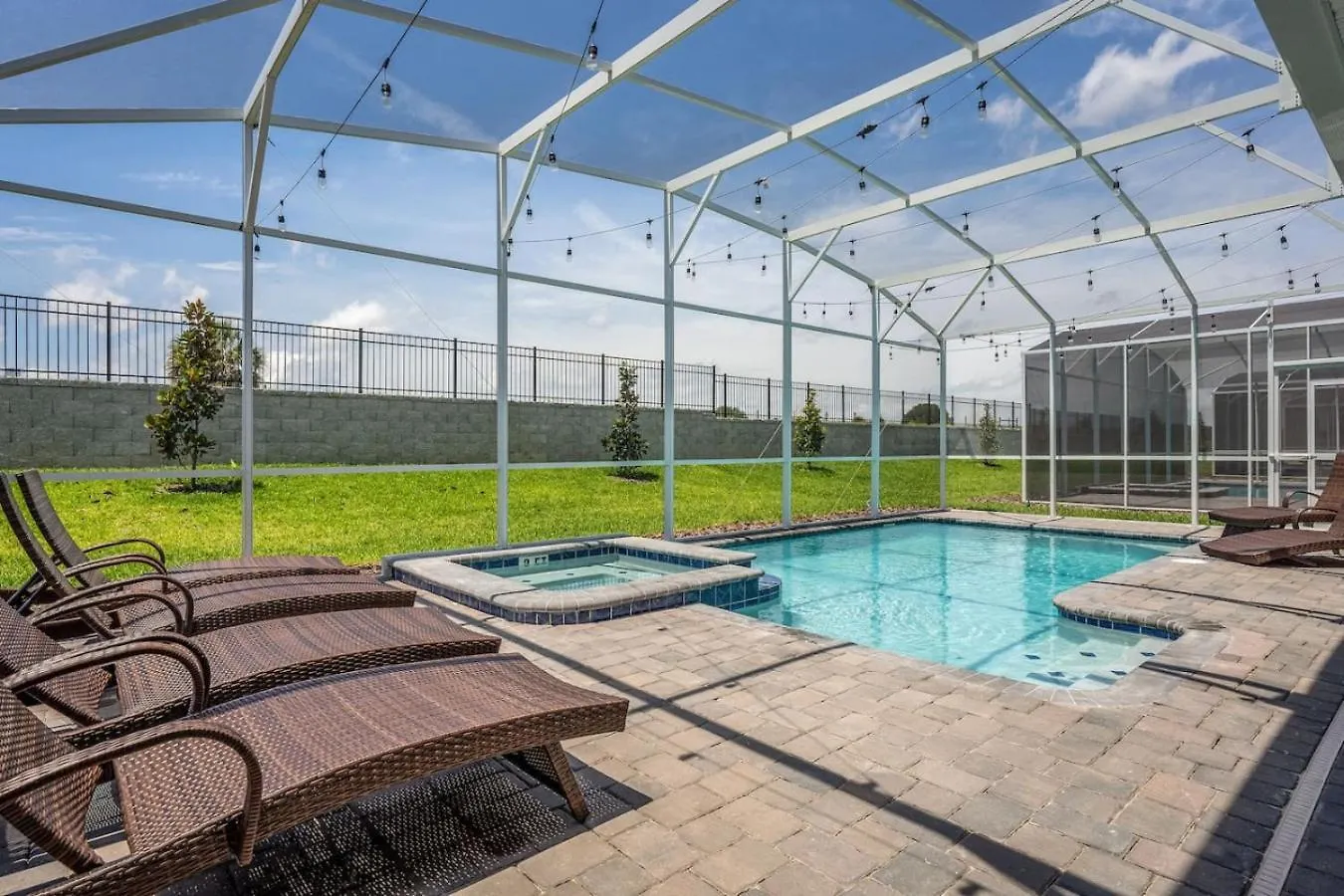 Super 8br Pool Vacation Near Feriehus
