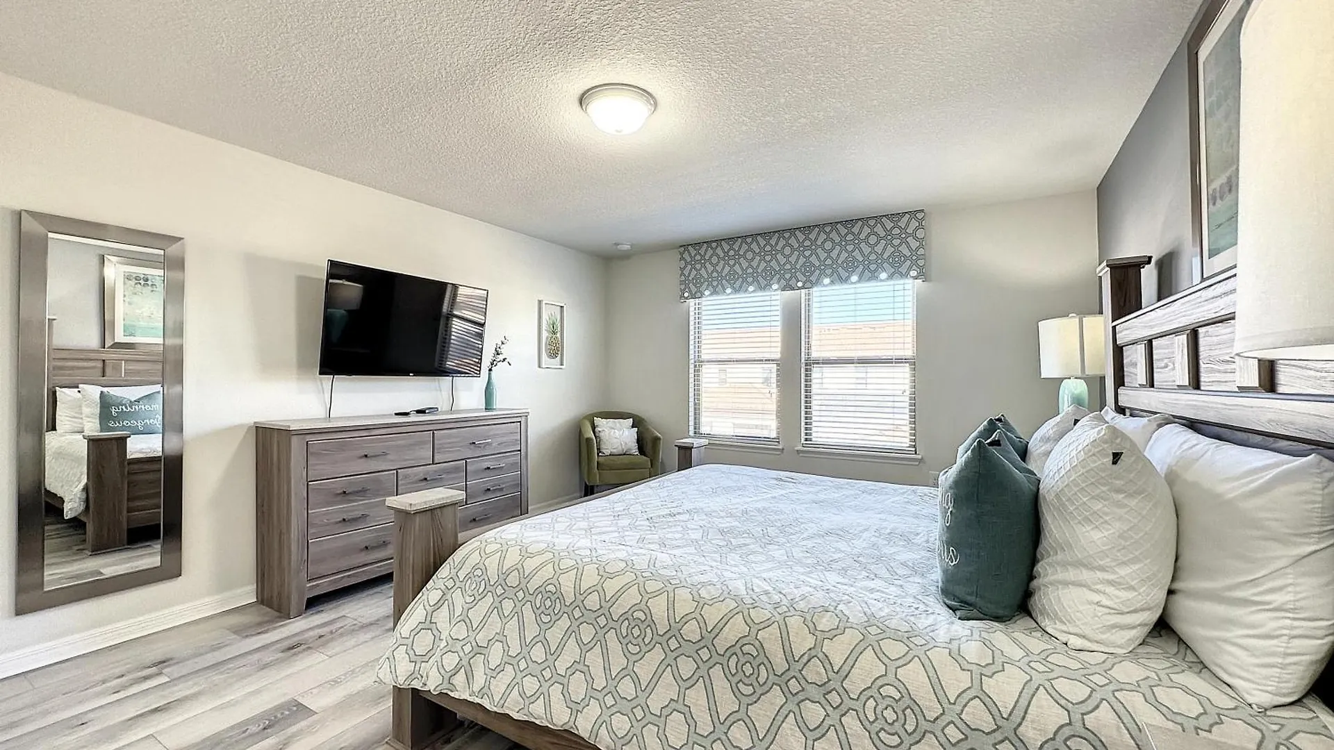 Windsor-5 Bed Townhouse W Splashpool-3801ww *