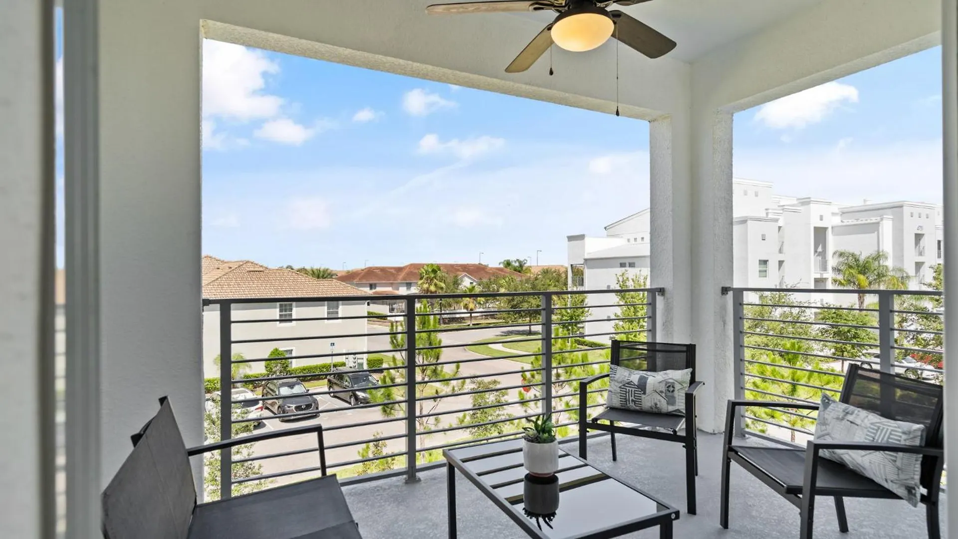 Spectacular 2bed 2bath 5min From 基西米
