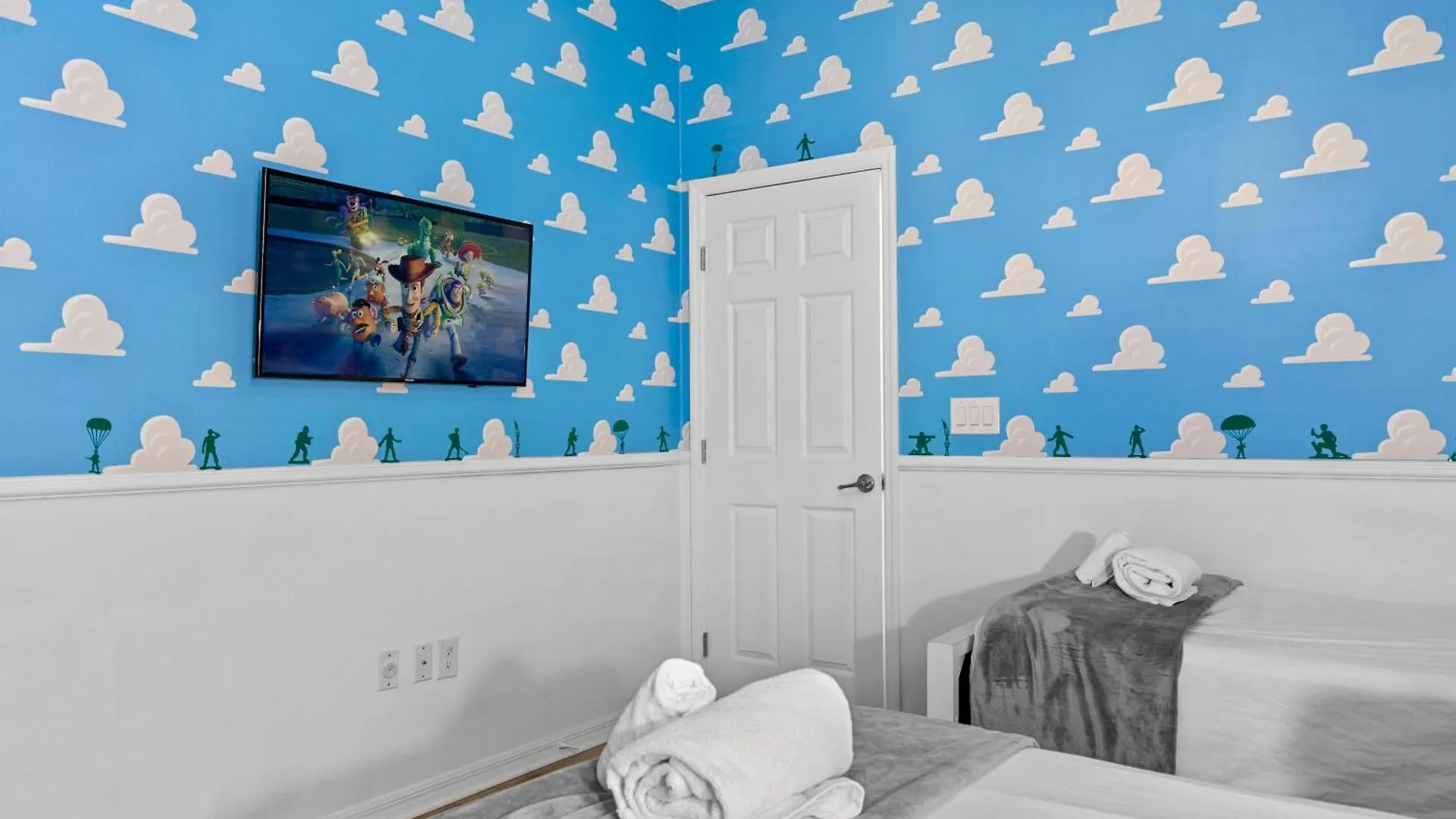 Fantastic Renovated View With Game *